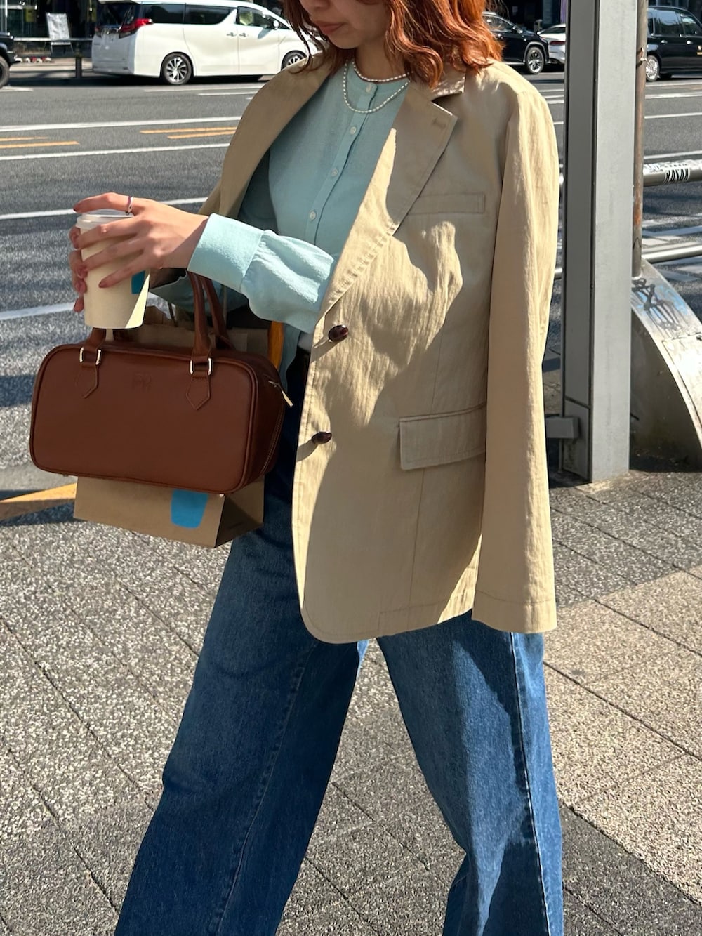 「ジャケット、ジャケットスタイル、ジャケットコーデ、ジャケット/アウター、カーディガンコーデ、カーディガン、シアーカーディガン、シアートップス、ブルーカーディガン、ブルーコーデ、ワントーンコーデ、ワントーンコーディネート、デニムパンツ、デニムパンツスタイル、ボストンバッグ」｜「fredy emueのFR刺繍ベーシックサマーカーディガン（カーディガン/ボレロ、グリーン系）」を使った、そらさん（レディース・160cm）の春コーディネートの8枚目の写真
