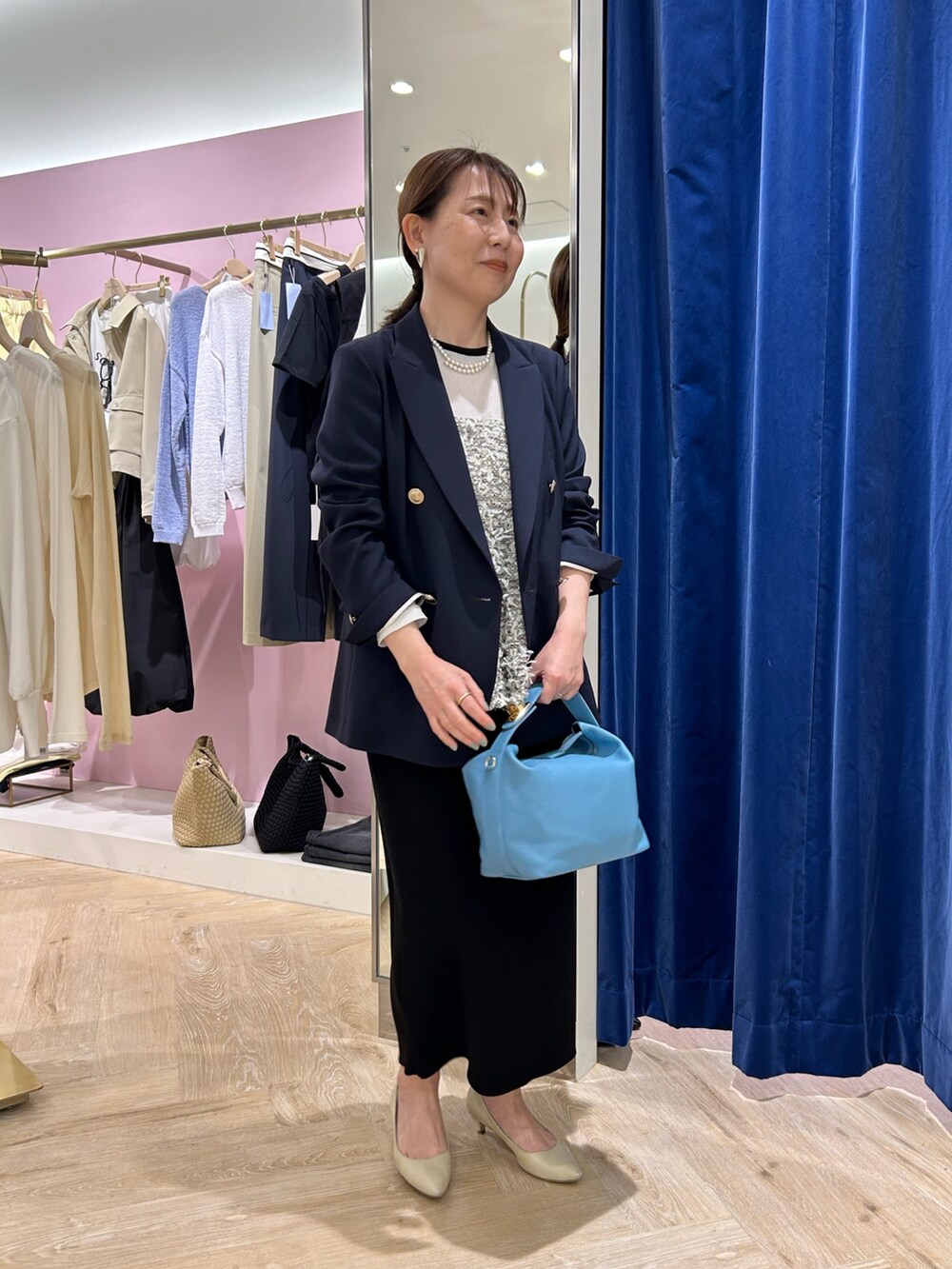 「ジャケット、テーラードジャケット、春コーデ、ぺプラムトップス、ぺプラム、ペプラムブラウス、映えトップス、華やかトップス、ブラウス、ブラウス×スカート、ジャケットコーデ、ジャケットスタイル」|「NOLLEY’S Sophiのシアー配色トリミングロンT(Tシャツ/カットソー、ホワイト系)」を使った、sachirinさん(レディース・153cm)の春コーディネートの3枚目の写真