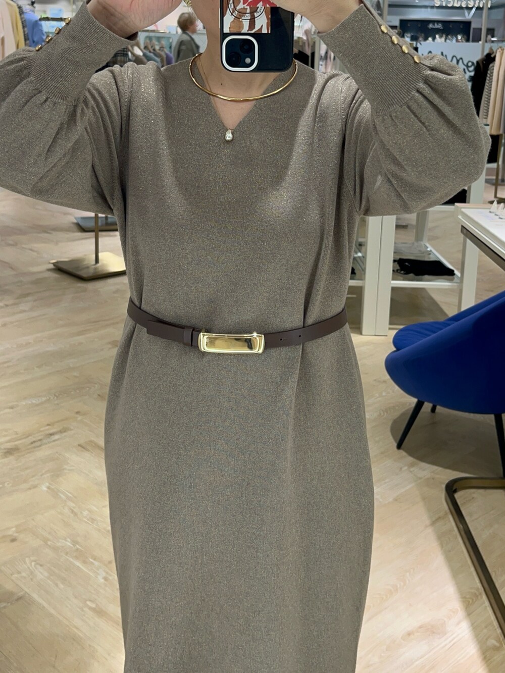 「冬コーデ、クリスマスに着たい服、ワンピース、ワンピースコーデ、きれいめカジュアル、お出かけコーデ、キャメル、ピンク小物、ホリデースタイル、ラメ、大人カジュアル」|「CORSO ROMA,9の【CORSO ROMA 9/コルソローマノーヴェ】インヒールロングブーツ(ブーツ、ブラック系)」を使った、sachirinさん(レディース・153cm)の冬コーディネートの6枚目の写真