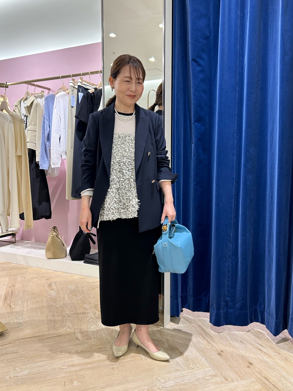 「ジャケット、テーラードジャケット、春コーデ、ぺプラムトップス、ぺプラム、ペプラムブラウス、映えトップス、華やかトップス、ブラウス、ブラウス×スカート、ジャケットコーデ、ジャケットスタイル」|「NOLLEY’S Sophiのシアー配色トリミングロンT(Tシャツ/カットソー、ホワイト系)」を使った、sachirinさん(レディース・153cm)の春コーディネートの2枚目の写真