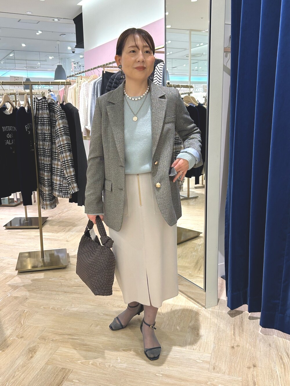 「冬のコーデ、キレイめカジュアル、お出かけコーデ、着回しコーデ、レディースファッション、低身長女子、ニット、カラーニット、カラーニットコーデ、オンオフコーデ、通勤コーデ、スカートコーデ、スカート」｜「NOLLEY’S Sophiのウォッシャブルダブルジャージハーフジップタイトスカート（スカート、ベージュ系）」を使った、sachirinさん（レディース・153cm）の冬コーディネートの6枚目の写真