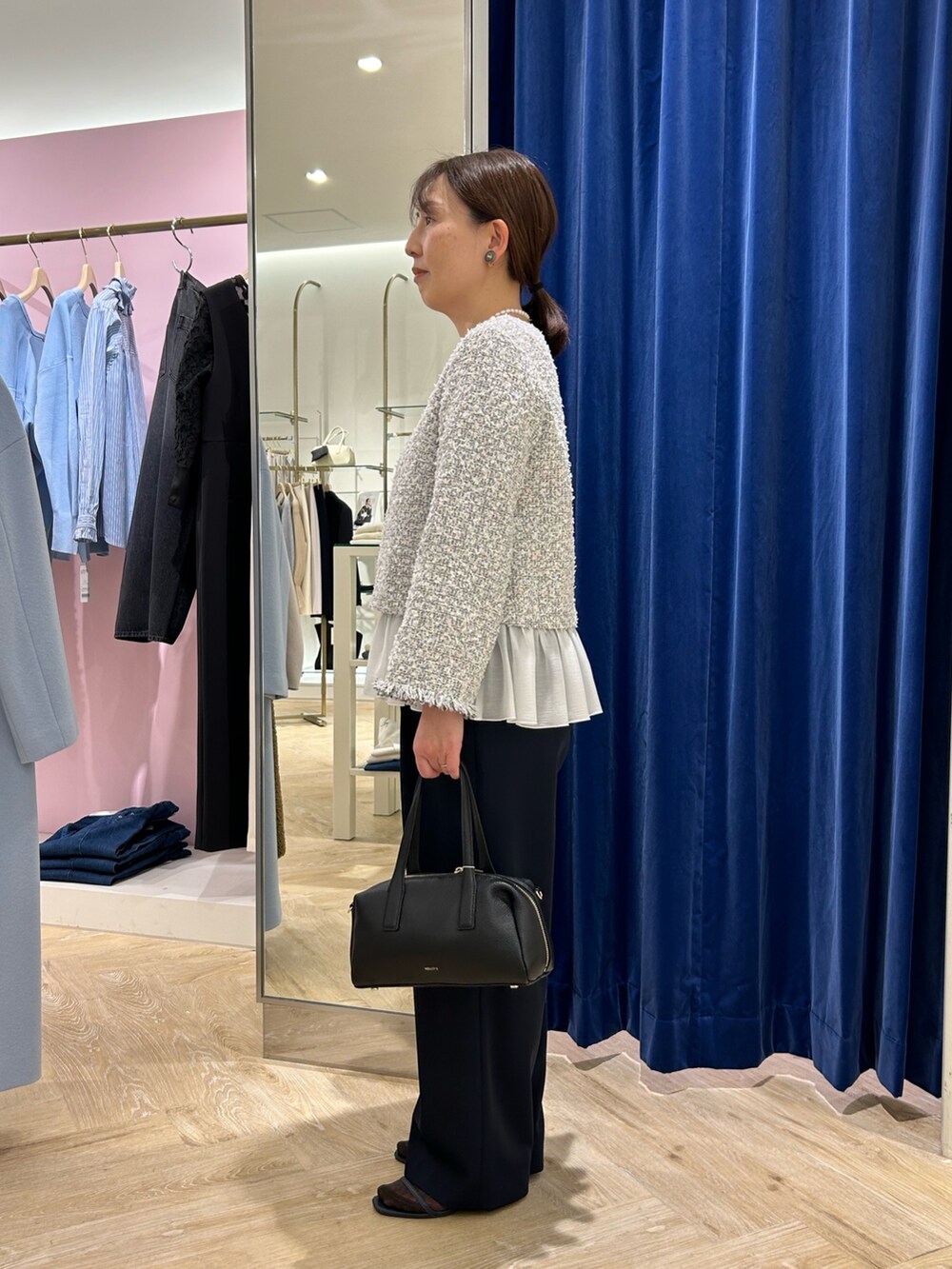 「セレモニー、セレモニーコーデ、セレモニースタイル、ブラウス、ブラウスコーデ、ツィード、オケージョン、オケージョンスタイル、卒業式、卒業式コーデ、卒業式ママコーデ、入学式、入学式コーデ、入学式・卒業式、入学式ママコーデ」｜「NOLLEY’S Sophiのファンシーツイードレイヤードプルオーバーブラウス（シャツ/ブラウス、ホワイト系）」を使った、sachirinさん（レディース・153cm）の冬コーディネートの2枚目の写真