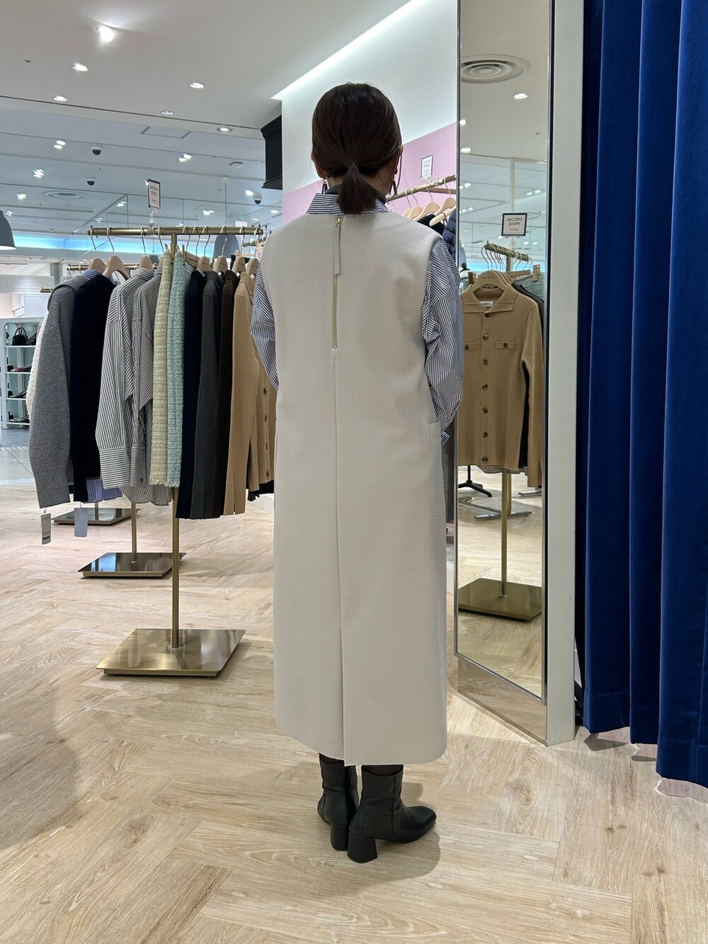 「おでかけコーデ、カジュアルコーデ、着回しコーデ、ラクチンコーデ、秋冬コーデ、休日コーデ、低身長女子、ワンピース、ワンピースコーデ、通勤コーデ、通勤スタイル、オフィスカジュアル、きれいめカジュアル」｜「NOLLEY’S Sophiの◇【WEB限定カラーあり】《手洗い可能》ダブルジャージジャンスカ（ワンピース、ベージュ系）」を使った、sachirinさん（レディース・153cm）の冬コーディネートの4枚目の写真