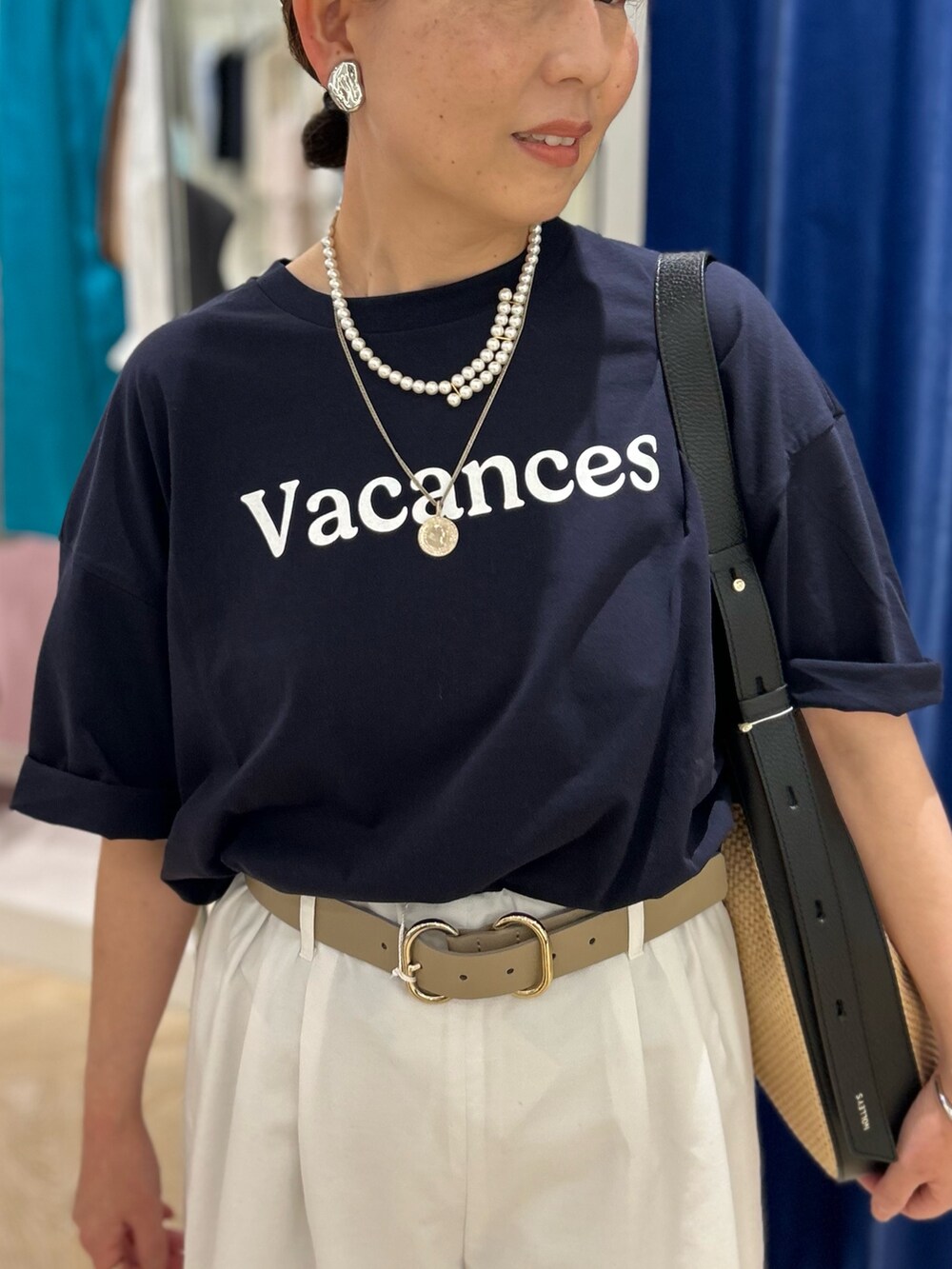 「スポーツミックス、サンダル、きれいめカジュアル、夏コーデ、シンプルスタイル、Tシャツコーデ、ママファッション、ネイビー、大人カジュアルコーデ、Tシャツ、パンツコーデ、ママコーデ」｜「NOLLEY’SのVacances Tシャツ（Tシャツ/カットソー、ブルー系）」を使った、sachirinさん（レディース・153cm）の夏コーディネートの3枚目の写真
