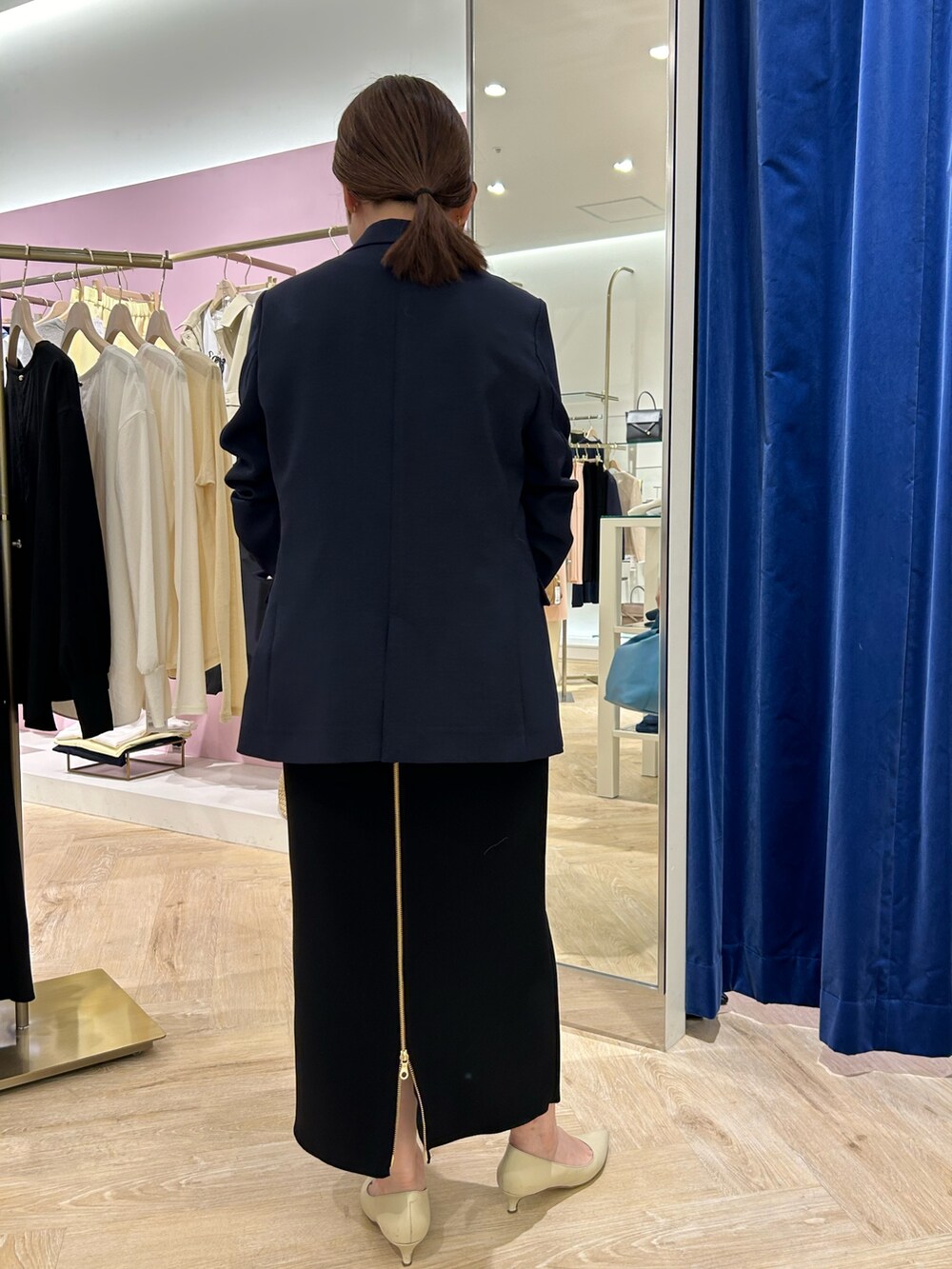 「ジャケット、テーラードジャケット、春コーデ、ぺプラムトップス、ぺプラム、ペプラムブラウス、映えトップス、華やかトップス、ブラウス、ブラウス×スカート、ジャケットコーデ、ジャケットスタイル」|「NOLLEY’S Sophiのシアー配色トリミングロンT(Tシャツ/カットソー、ホワイト系)」を使った、sachirinさん(レディース・153cm)の春コーディネートの5枚目の写真
