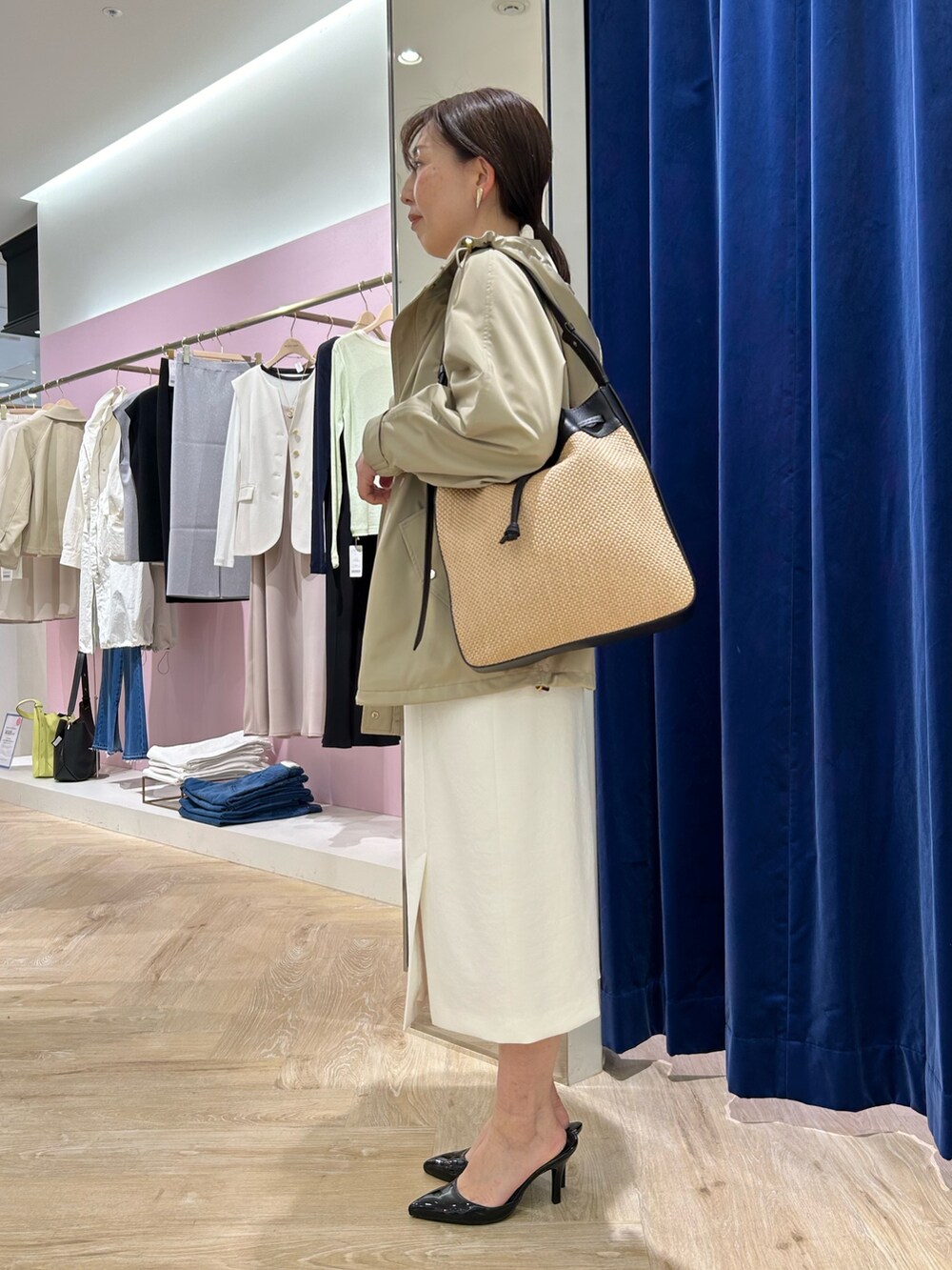 「リモンタ、マンパ、マンパコーデ、ベージュ、ベージュコーデ、ワントーンコーデ、通勤、通勤コーデ、高機能素材、春のアウター、春のアウターコーデ」｜「NOLLEY’S SophiのウォッシャブルLIMONTAマンパ（マウンテンパーカー、ベージュ系）」を使った、sachirinさん（レディース・153cm）の春コーディネートの2枚目の写真
