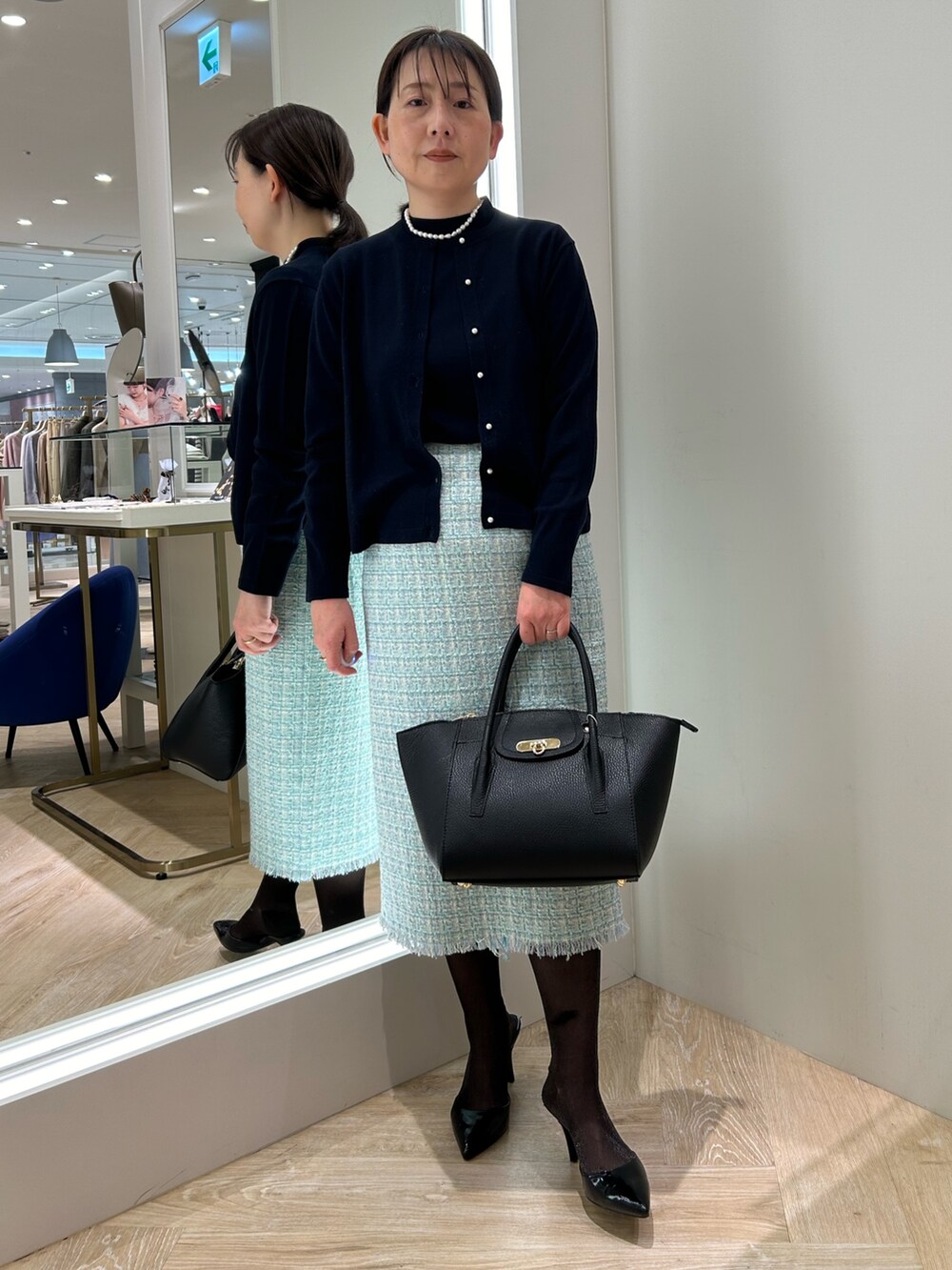 「お出かけコーデ、着回しコーデ、シンプルスタイル、ワントーンコーデ、ニット/セーター、キレイめ、大人ファッション、レイヤード、ママファッション、カーディガン、カーディガンコーデ」｜「NOLLEY’S Sophiの《手洗い可能》ウール100%クルーネックカーディガン（カーディガン/ボレロ、ブルー系）」を使った、sachirinさん（レディース・153cm）の冬コーディネートの2枚目の写真