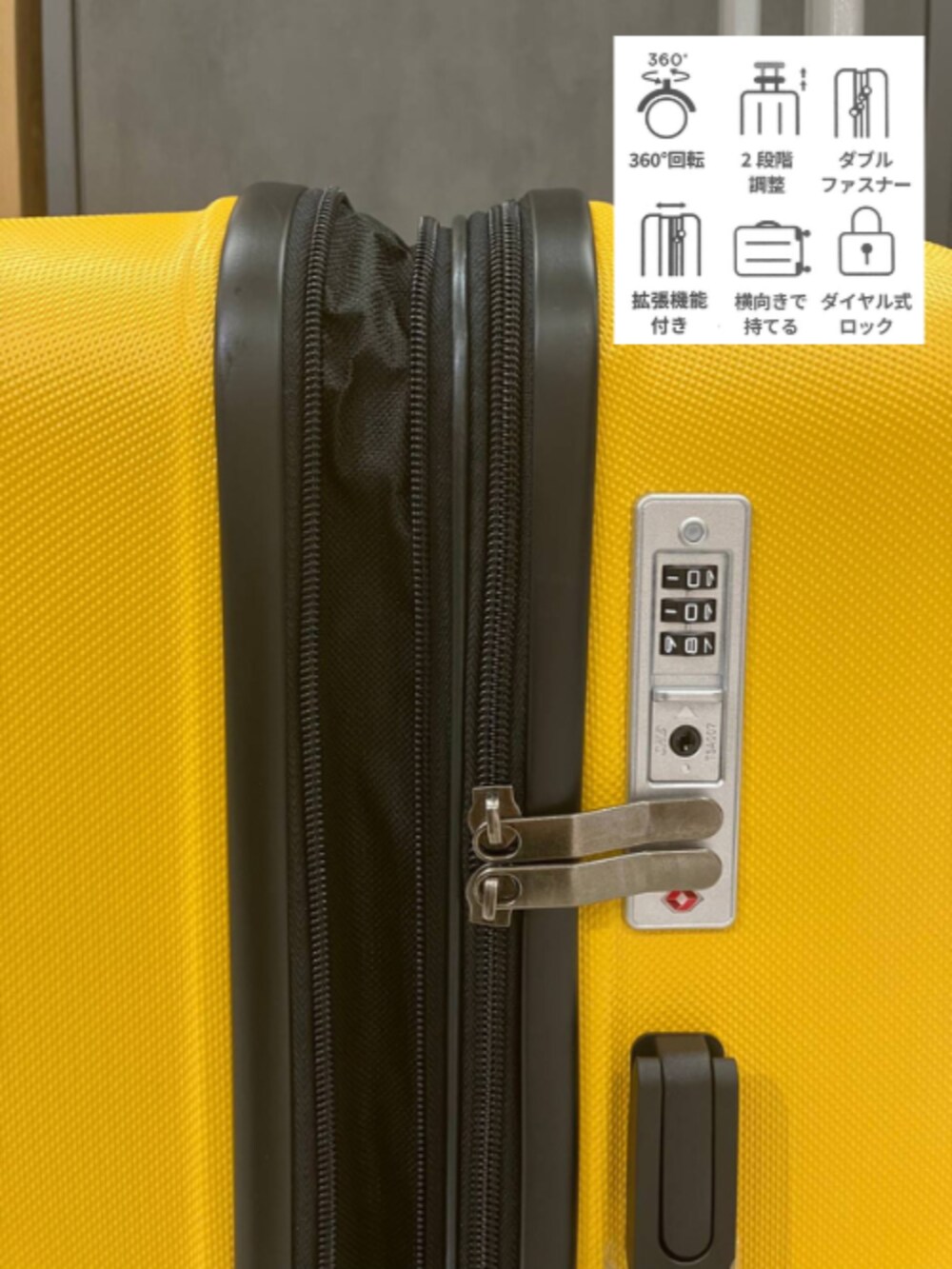 イエロー系のスーツケース/キャリーバッグ、イエロー系のスーツケース/キャリーバッグを着用したレディースの秋コーディネートの5枚目の写真