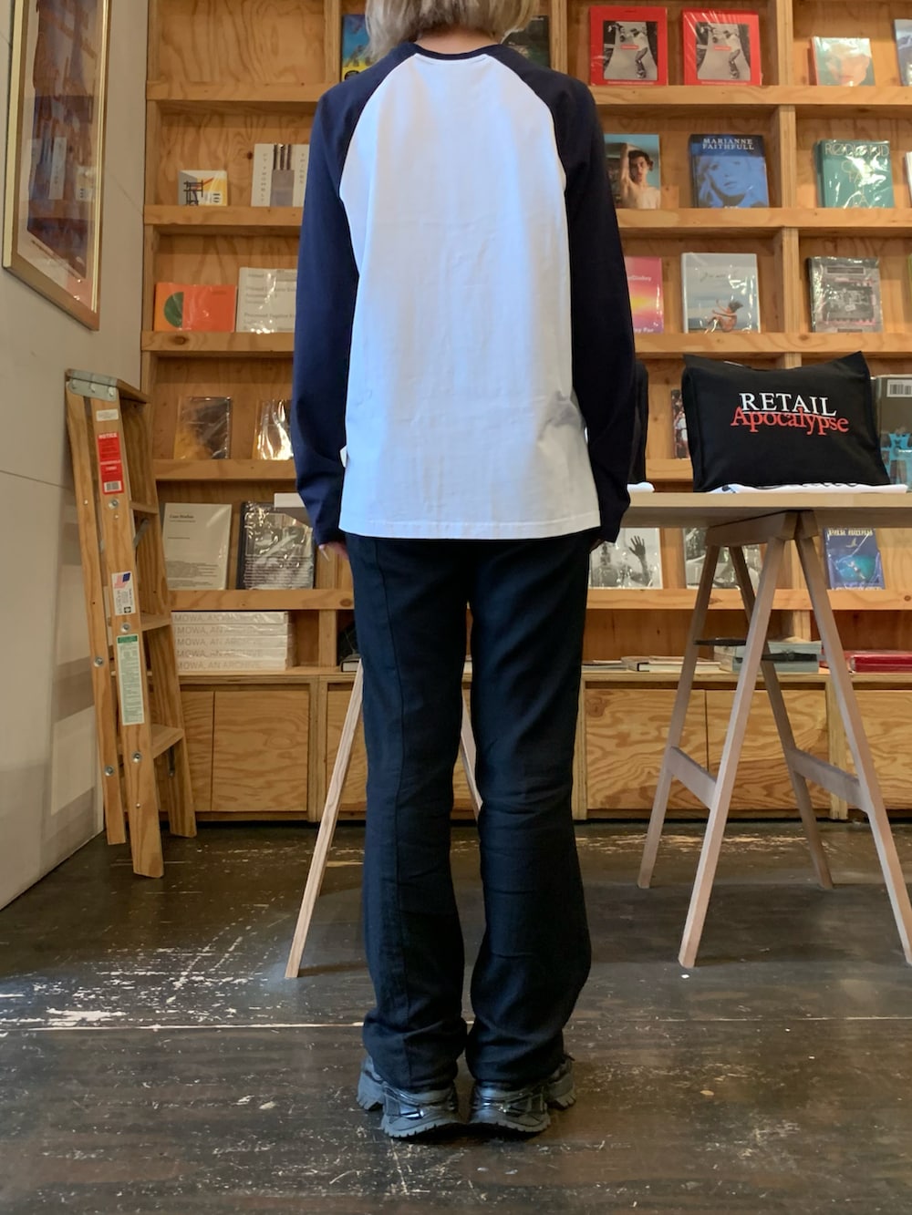 「bonjour records、bonjour girl、public possession、ドイツ、テクノ、techno、ラグラン、ロンT」｜「Public Possessionの【Public Possession/パブリックポゼッション】 Tecno Bi-Color Longsleeve T-Shirt テクノバイカラーラグランロングスリーブTシャツ（Tシャツ/カットソー、ホワイト系）」を使った、risaさん（レディース・165cm）の春コーディネートの2枚目の写真