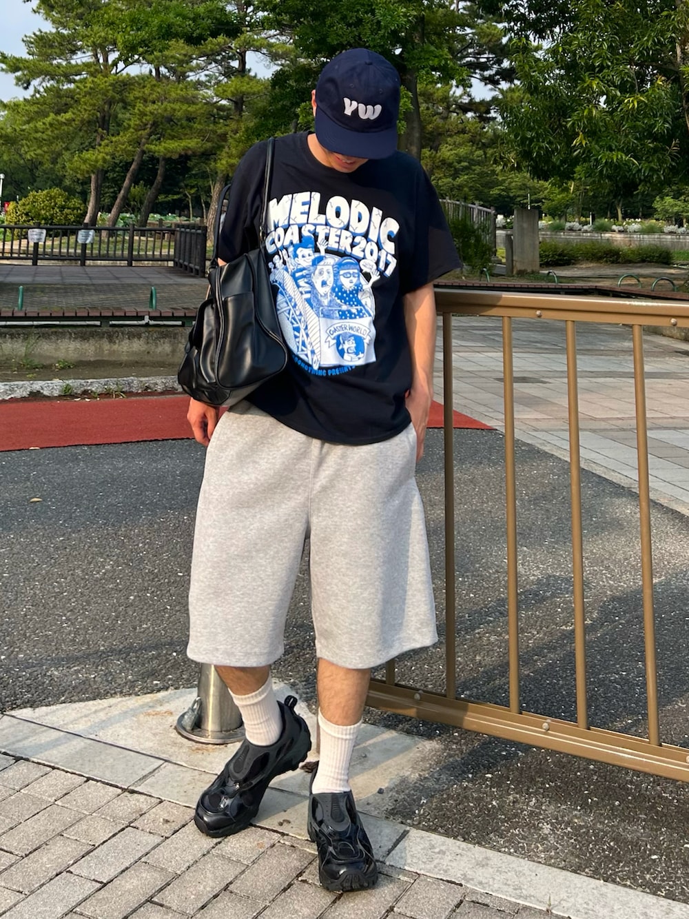 「夏ルックで気分アップ、デニム、ロゴT、アウトドアスタイル、オトナカジュアル、お出かけコーデ、大人コーデ、リラックススタイル、今日のコーデ、おしゃれさんと繋がりたい、メンズファッション、いいね、save、フォローお願いします🤑、休日コーデ、ハーフパンツ、低身長コーデ」｜「CIAOPANIC TYPYの【UNISEX】フェルトロゴキャップ（キャップ、ブルー系）」を使った、Shimoさん（メンズ・169cm）の夏コーディネートの2枚目の写真