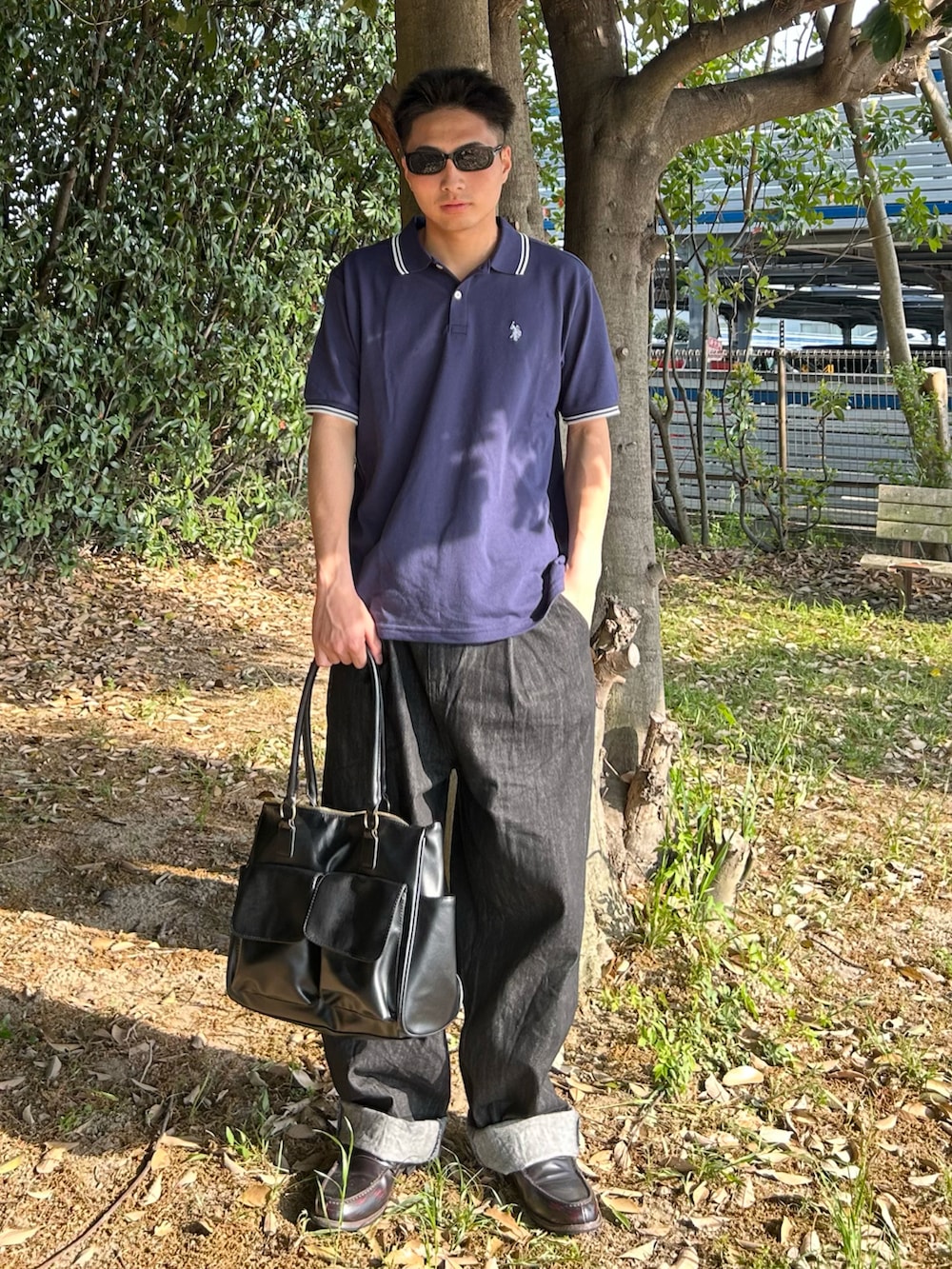 「最近のいい感じコーデ、サングラス、初夏コーデ、ストリート、カジュアルコーデ、休日コーデ、お出かけコーデ、オトナカジュアル、おしゃれさんと繋がりたい、おすすめ、ローファー、デニム、ootd、outfit、いいね、save、フォローお願いします🤑」｜「WEGOのアイテム（ポロシャツ、ブルー系）」を使った、Shimoさん（メンズ・169cm）の春コーディネートの2枚目の写真