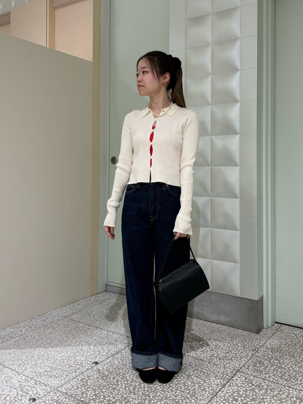 「お出かけコーデ、秋服準備はじめました、パンツスタイル、お洒落さんとつながりたい、秋先取りコーデ、秋服、デニム、デニムコーデ、低身長コーデ」｜「URBAN RESEARCHのコットンフライスタンクトップ（タンクトップ、オレンジ系）」を使った、COCOAさん（レディース・155cm）の夏コーディネートの2枚目の写真