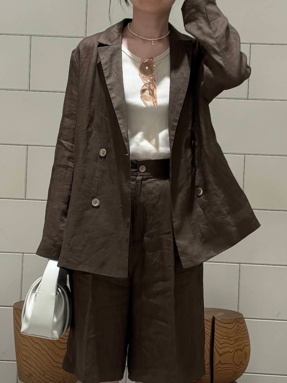 「雨の日コーデ、休日スタイル、フェスコーデ、旅行コーデ、母の日ギフト、ここでしか手に入らない別注アイテム、初夏のお出掛けコーデ、テーマパークコーデ、外遊びコーデ、暮らしを楽しむ、セットアップ、シアー、低身長女子、ブラウン、ハーフパンツ」|「Jugaad14の『別注』jugaad 14×URBAN RESEARCH OCEAN(メガネ、ピンク系)」を使った、COCOAさん(レディース・155cm)の春コーディネートの3枚目の写真