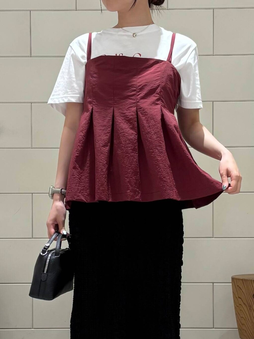 「オフィスカジュアル、旅行コーデ、紫外線対策、帰省コーデ、水際アイテム、きれいめ派のtシャツコーデ、私のイチ推しブランド、夏カラーコーデ、uv対策×通勤スタイル、私が選ぶセールアイテム25ss」｜「URBAN RESEARCH ROSSO WOMENのGIANNI CHIARINI　ALIFA（ショルダーバッグ、ブラック系）」を使った、COCOAさん（レディース・155cm）の夏コーディネートの2枚目の写真