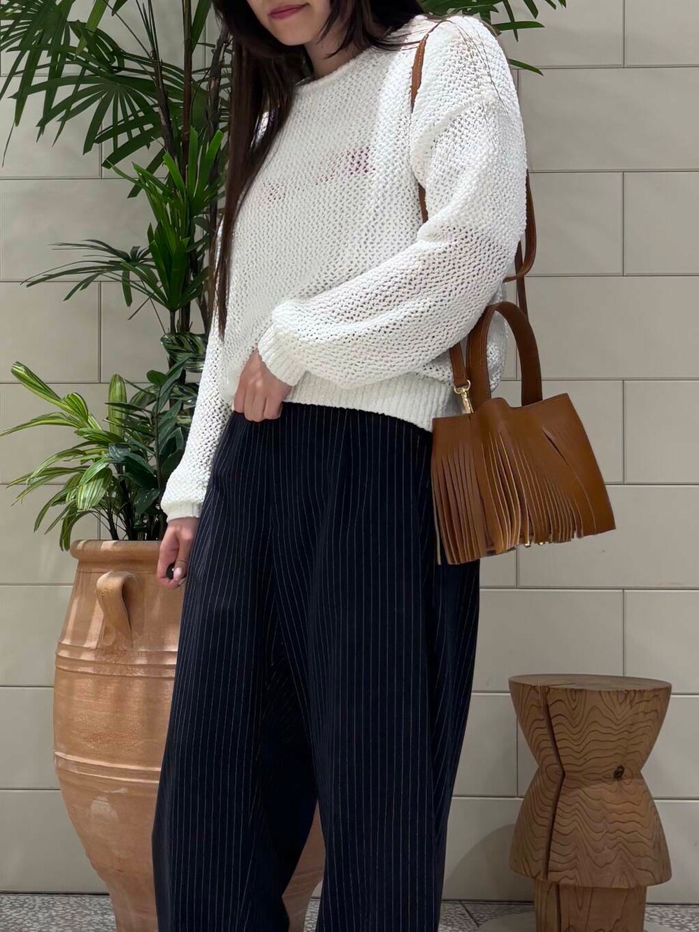 「newarrival、暮らしを楽しむ、新作スニーカーコーデ、メッシュニット、ロゴT、春コーデ、ラフコーデ、低身長女子、楽チンコーデ、スラックス、スニーカーコーデ、スニーカー、シンプル、シンプルコーデ、おしゃれさんと繋がりたい」|「URBAN RESEARCHのdecor『デコール』 Heartchain Necklace(ネックレス、シルバー系)」を使った、COCOAさん(レディース・155cm)の春コーディネートの6枚目の写真
