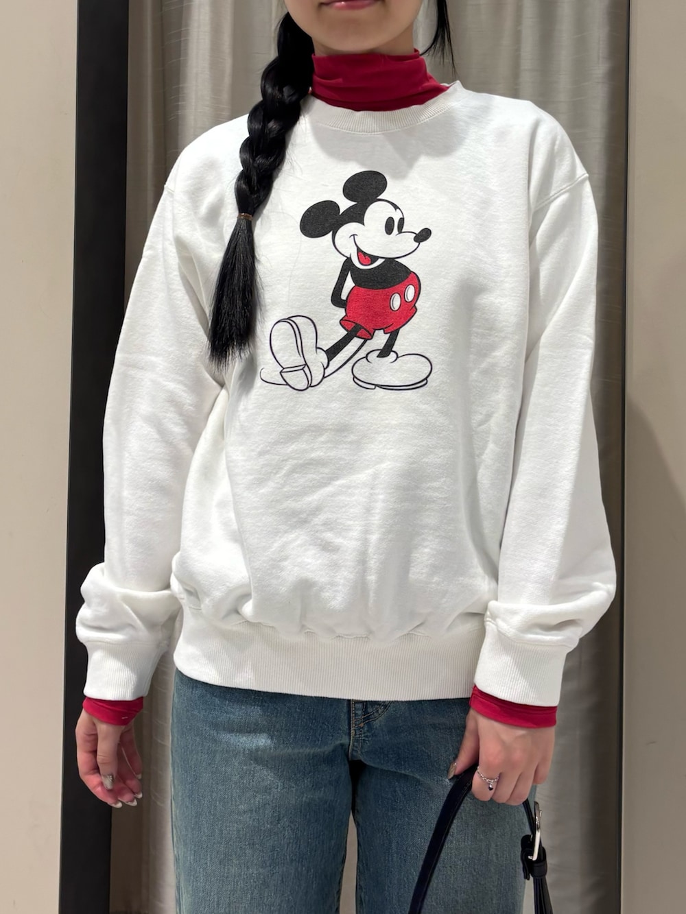 「ディズニー、ディズニーコーデ、別注、秋っぽコーデ更新中、休日スタイル、お出かけコーデ、お洒落さんとつながりたい、カジュアル、カジュアルコーデ、低身長、低身長コーデ」｜「URBAN RESEARCH ROSSO WOMENのセミシアータートル（Tシャツ/カットソー、ピンク系）」を使った、COCOAさん（レディース・155cm）の秋コーディネートの5枚目の写真