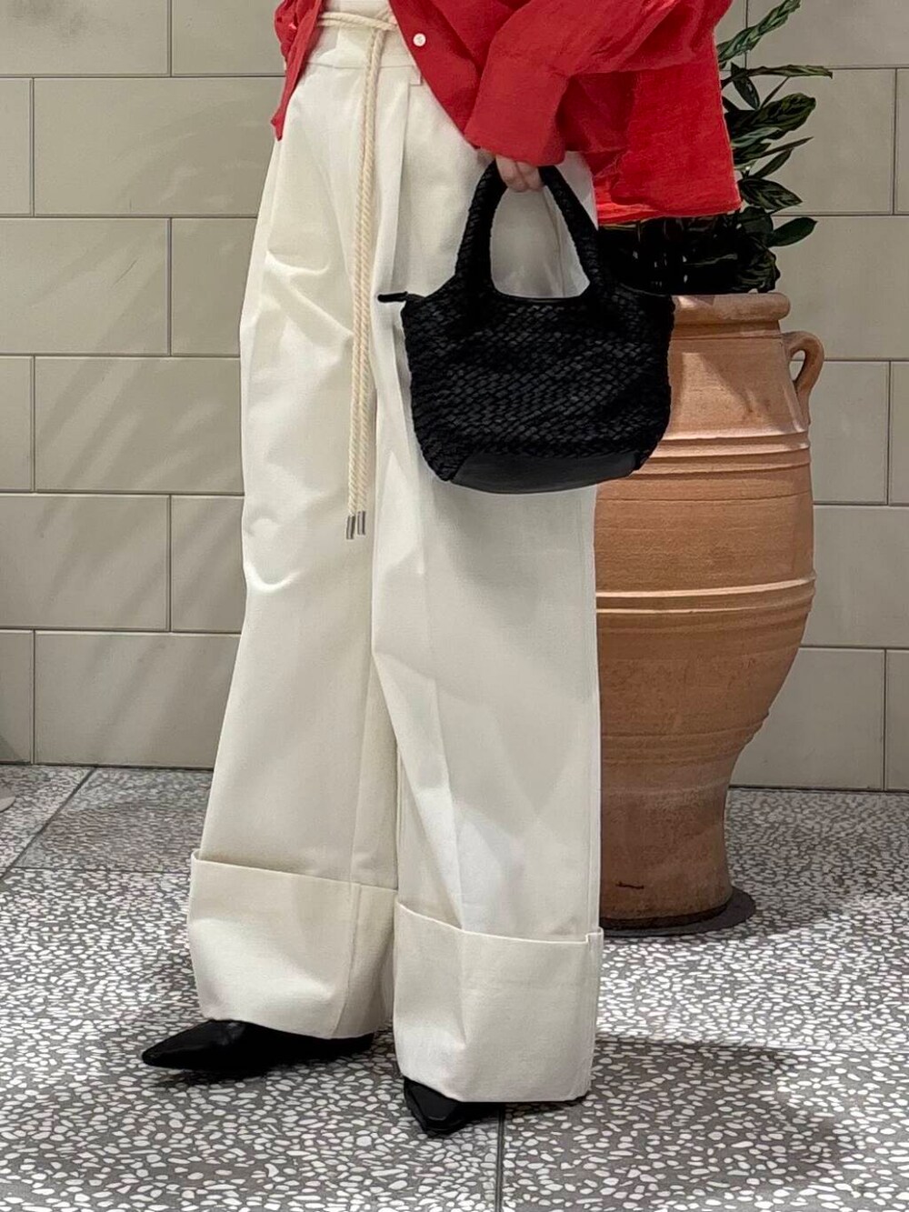 「newarrival、春カラーコーデ、ここでしか手に入らない別注アイテム、暮らしを楽しむ、春コーデ、カラーシャツ、ゆるシルエット、低身長女子、カラーコーデ、キレイめカジュアル、シャツ、シャツスタイル、リネン、リネンシャツ、おしゃれさんと繋がりたい」|「URBAN RESEARCHのdecor『デコール』 Heartchain Necklace(ネックレス、シルバー系)」を使った、COCOAさん(レディース・155cm)の春コーディネートの5枚目の写真