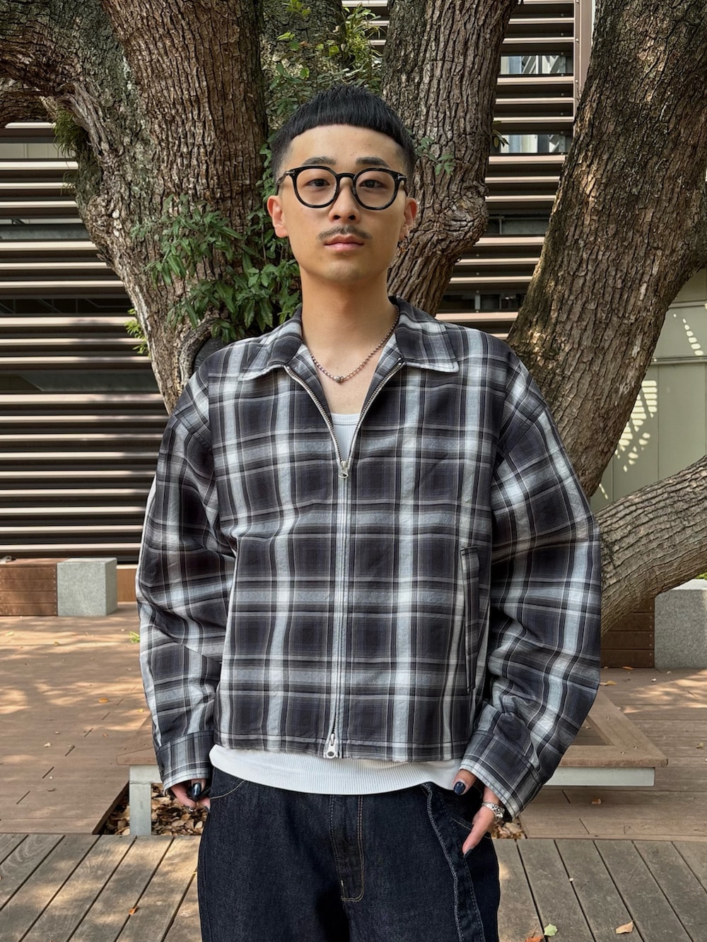 「チェック、着こなしのちょこっとテク、デニム、オトナカジュアル、今日のコーデ、メンズコーデ」｜「Levi'sのLEVI'S(R) / TWISTED BAGGY（デニムパンツ、ブルー系）」を使った、るじさん（メンズ・170cm）の夏コーディネートの5枚目の写真