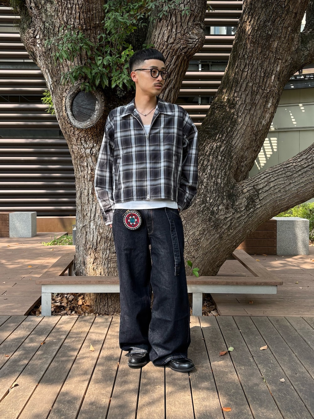 「チェック、着こなしのちょこっとテク、デニム、オトナカジュアル、今日のコーデ、メンズコーデ」｜「Levi'sのLEVI'S(R) / TWISTED BAGGY（デニムパンツ、ブルー系）」を使った、るじさん（メンズ・170cm）の夏コーディネートの2枚目の写真