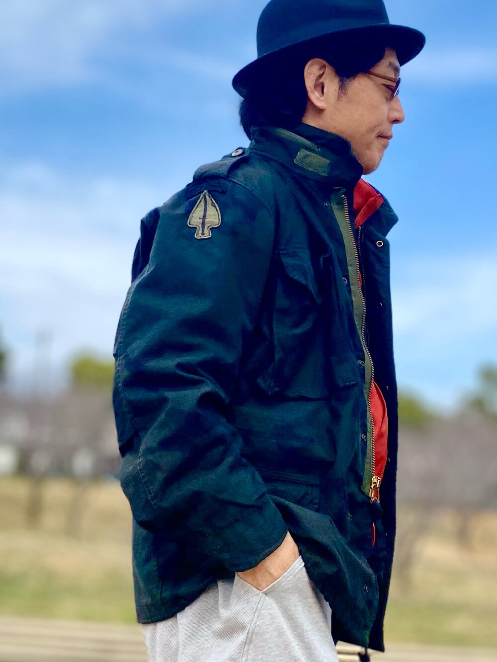 「ミリタリー スタイル、ユニクロコーデ、ユニクロU、ユニクロ、ユニクロC、UNIQLOコーデ、UNIQLO、UNIQLOC、ユニクロシー、ミリタリー ジャケット、M65、黒コーデ、差し色コーデ、差し色、差し色(オレンジ)」｜「WAIPER.incのアイテム（ミリタリージャケット、ブラック系）」を使った、sunriseseaさん（メンズ・172cm）の春コーディネートの4枚目の写真