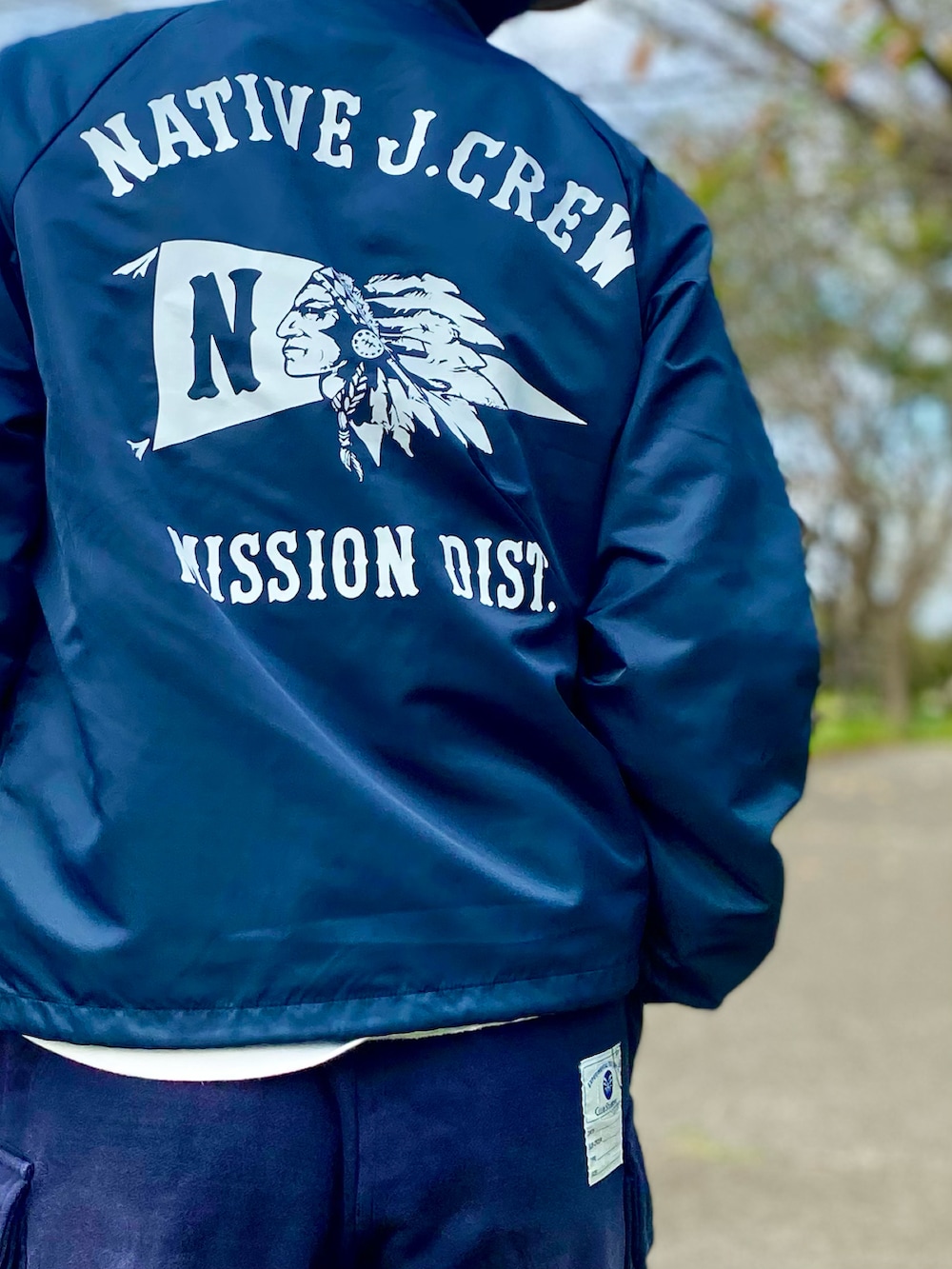 ベージュ系のハットを着用したメンズの秋コーディネートの4枚目の写真