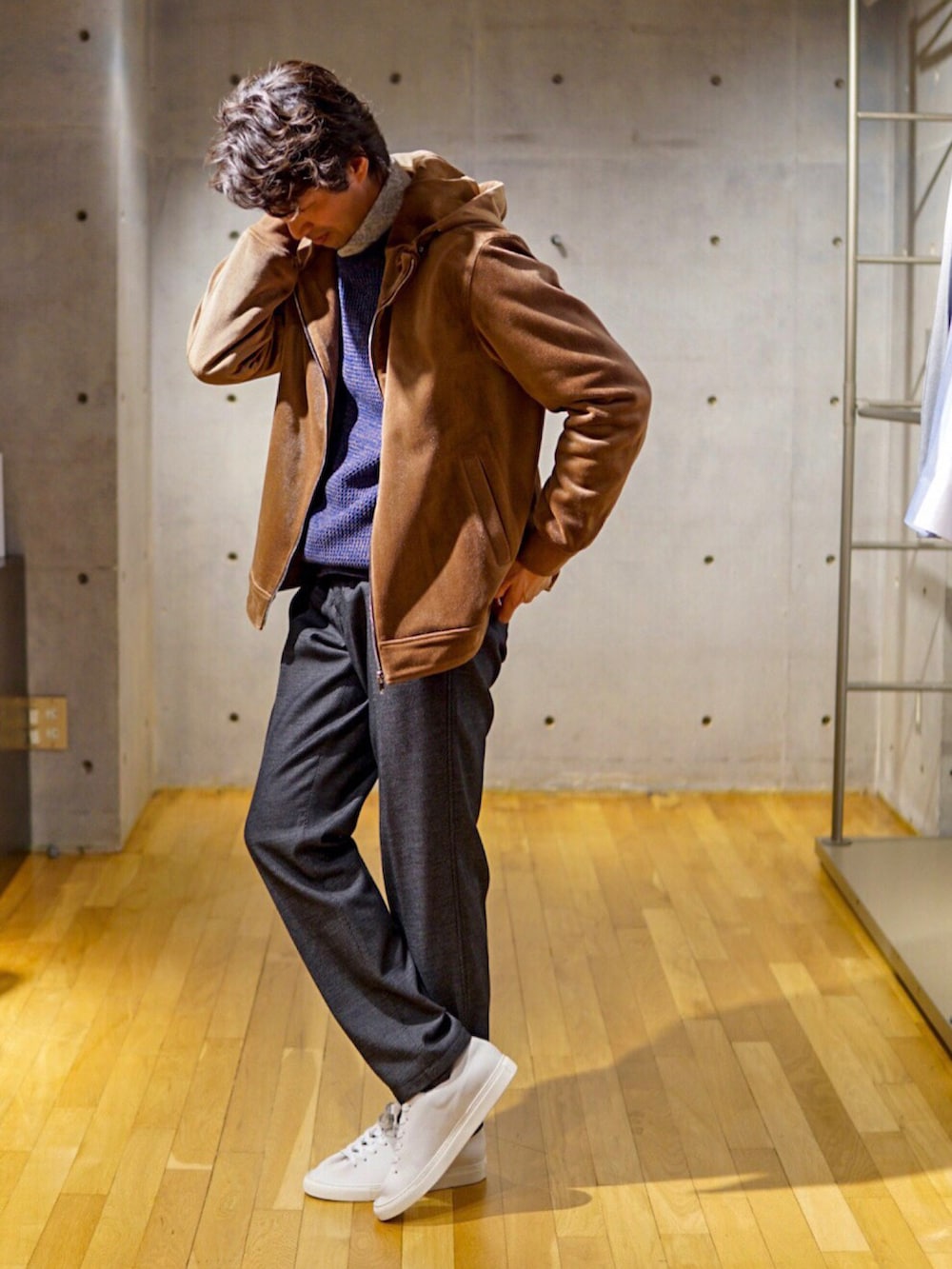 「秋コーデ、大人コーデ、キレイめ」｜「MEN'S BIGIのヘリンボーンベロアブルゾン（ブルゾン、イエロー系）」を使った、2ndbmさん（メンズ・174cm）の秋コーディネートの2枚目の写真