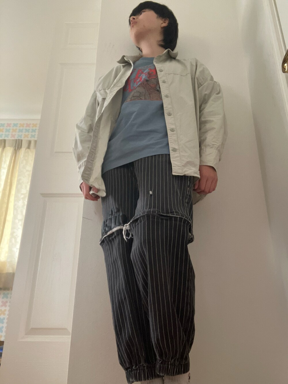 「GUのアイテム（Tシャツ/カットソー、ブルー系）」を使った、liolさん（メンズ・156cm）の春コーディネートの2枚目の写真