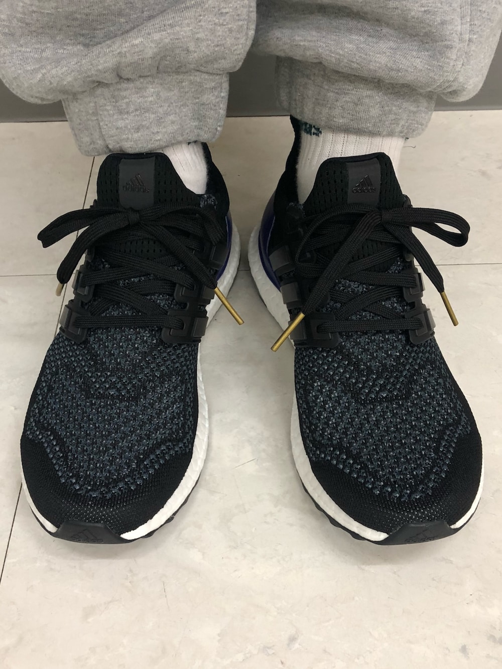 「スニーカー、カジュアル、adidas、スポーツウェア、アディダス、パフォーマンス、ウルトラブースト」｜「adidasのシティエスケープ ルーズフィット シャイニークリンクル リップストップ フード付きジャケット / アディダス adidas（ナイロンジャケット、グリーン系）」を使った、TKさん（レディース・161cm）の春コーディネートの4枚目の写真