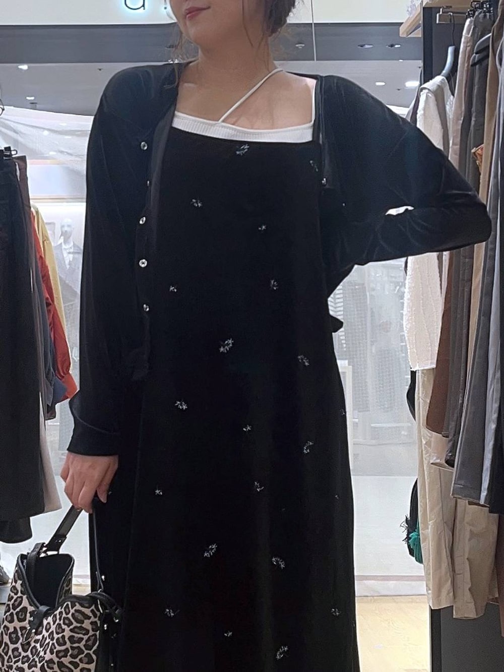 「低身長、着痩せ・細見え、体型カバー、ワンピース、秋コーデ、秋服準備はじめました、秋冬新作、カーディガン、大人カジュアル、きれいめカジュアル、デートコーデ、ママコーデ、楽ちんコーデ」｜「LEPSIMの【NEW ERA】920コットンFLAX　253247（キャップ、ホワイト系）」を使った、ヨシピーさん（レディース・154cm）の秋コーディネートの5枚目の写真