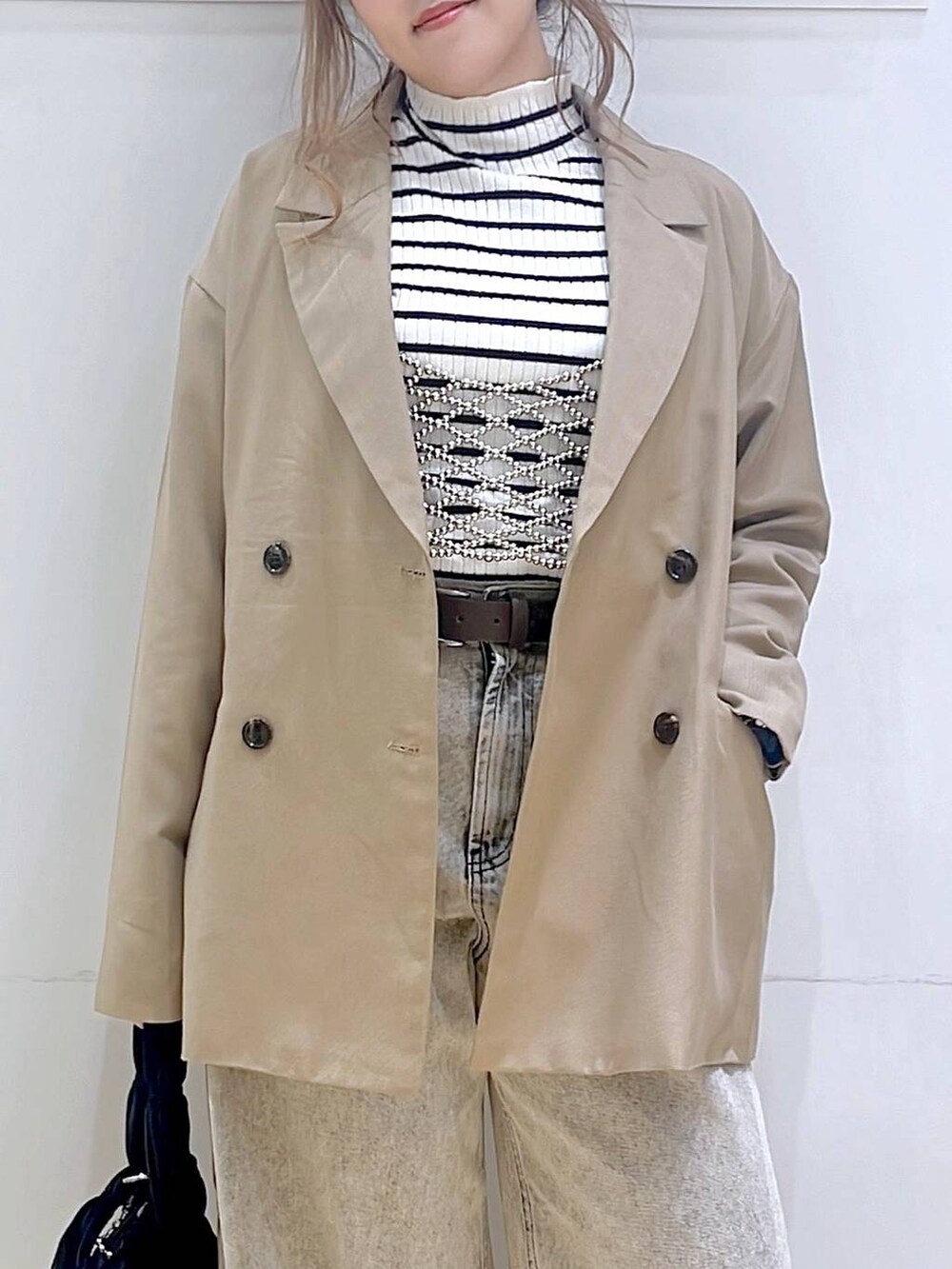 「カジュアル、カジュアルコーデ、楽ちんコーデ、ママコーデ、秋服準備はじめました、ジャケット、ニット、デニムパンツ、ビスチェ、スニーカー、低身長、着痩せ・細見え、体型カバー、秋コーデ、秋冬新作」｜「NEW BALANCEの【new balance（ニューバランス)】ML725(WOMEN)（スニーカー、グレー系）」を使った、ヨシピーさん（レディース・154cm）の秋コーディネートの6枚目の写真
