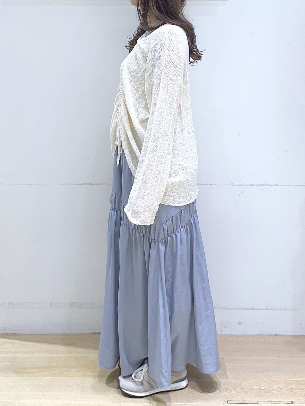 「低身長、着痩せ・細見え、体型カバー、ニット、スカート、春コーデ、春色、春服みてみて、春夏コーデ、フェミニン、カジュアル」｜「LAKOLEのジャガードラッフルボリュームショルダーバッグ / 288655（ショルダーバッグ、ホワイト系）」を使った、ヨシピーさん（レディース・154cm）の冬コーディネートの6枚目の写真