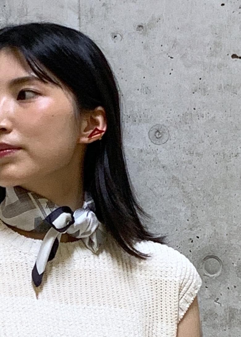 「ワイドパンツ、レッド、ミニ、ニット、ワイド、夏コーデ、初秋コーデ、秋コーデ、デートコーデ、お出かけコーデ、旅行コーデ、パンツスタイル、ワントーンコーデ、シンプルコーデ、きれいめコーデ」｜「ROPE'の【雑誌掲載】Ariel Sandal（アリエル サンダル）（サンダル、ホワイト系）」を使った、SAORIさん（レディース・164cm）の夏コーディネートの8枚目の写真