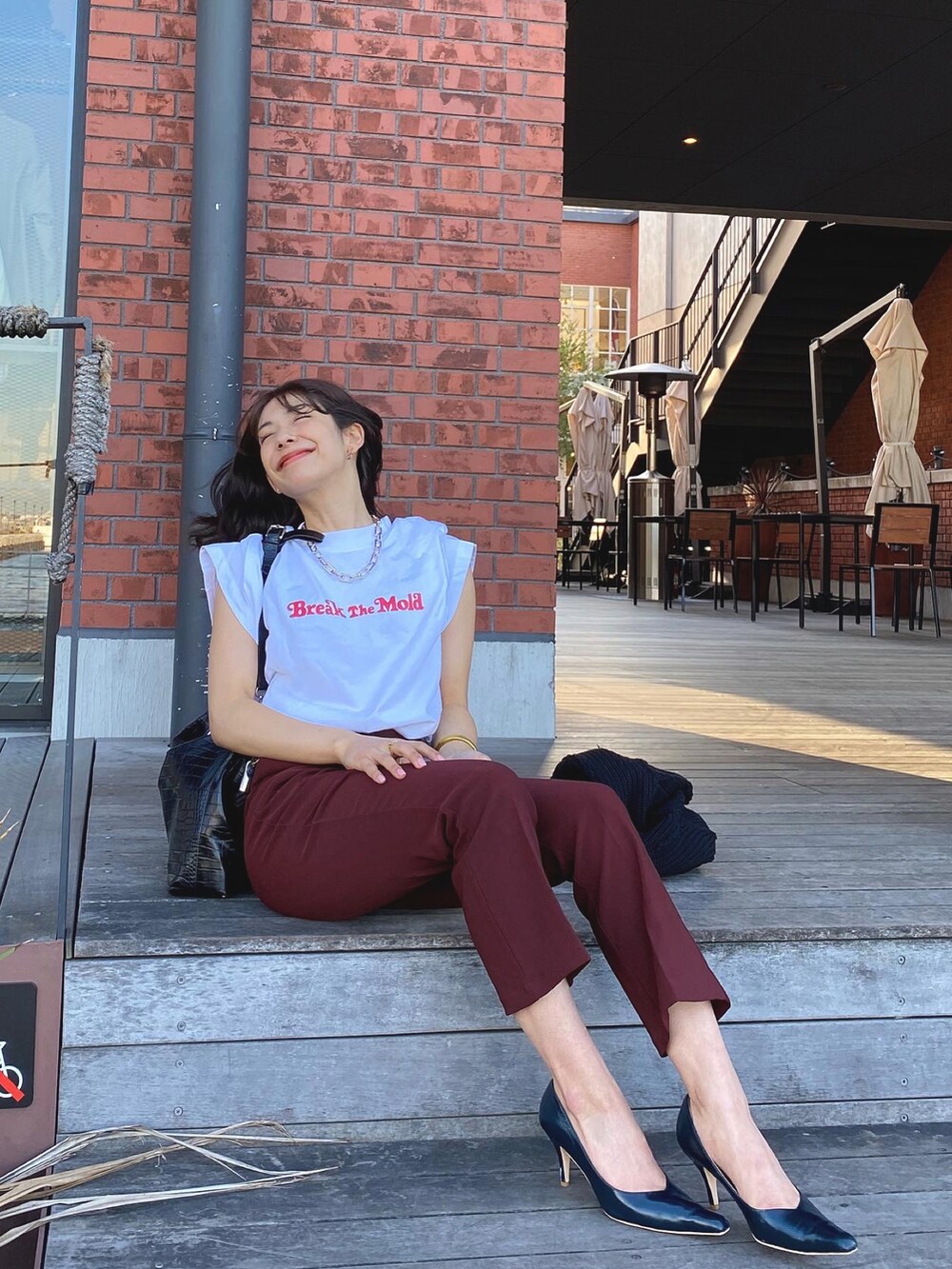 「Ameriのアイテム（パンプス、ブルー系）」を使った、鈴木ヒカリさん（レディース・156cm）の秋コーディネートの2枚目の写真
