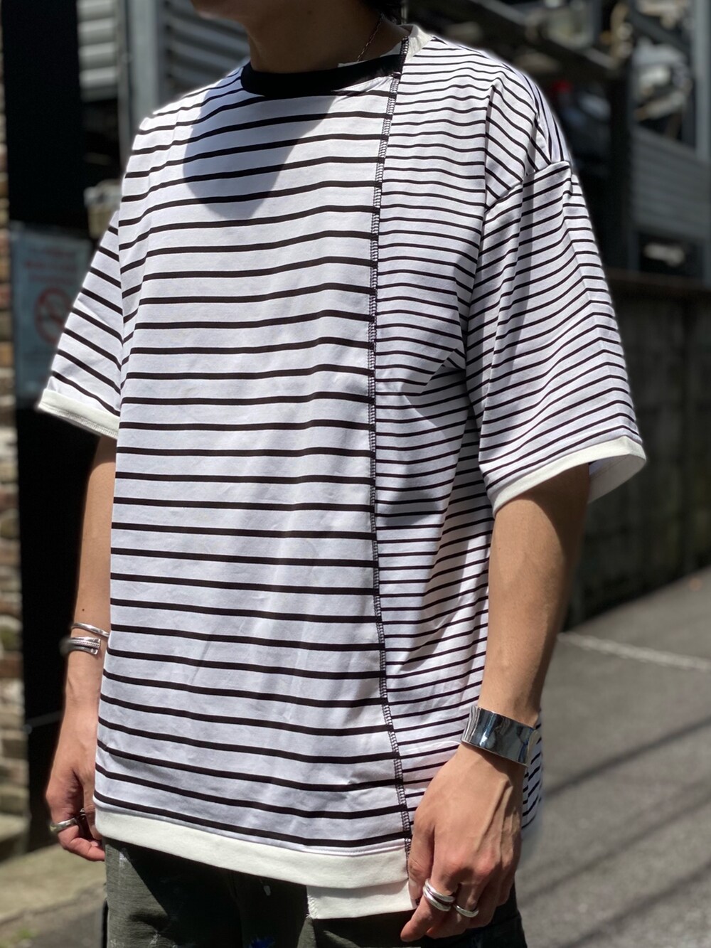 「PUBLIC TOKYOのイレギュラーボーダーTEE（Tシャツ/カットソー、ブラック系）」を使った、Kosuke Sugitaさん（メンズ・177cm）の夏コーディネートの5枚目の写真