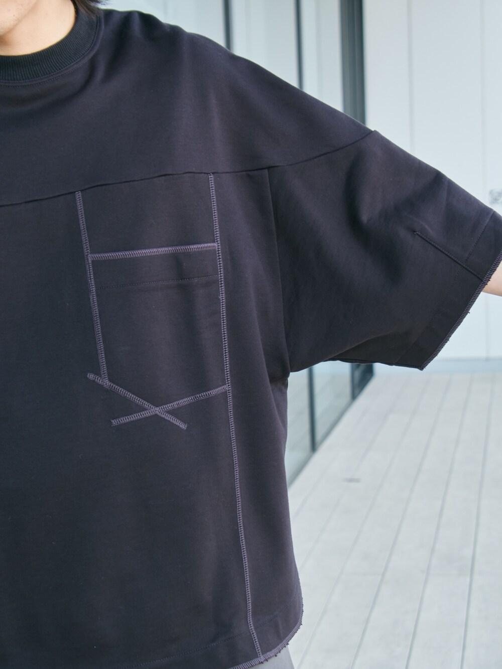 「PUBLIC TOKYOのEC限定展開【洗える/防シワ/速乾/ウエストゴム】エバークリースGRサマースリムテーパードスラックス（スラックス、グレー系）」を使った、Kosuke Sugitaさん（メンズ・177cm）の夏コーディネートの4枚目の写真