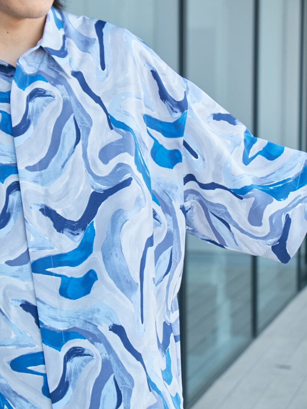 「PUBLIC TOKYOのドローイングオーバーシャツ（シャツ/ブラウス、ブルー系）」を使った、Kosuke Sugitaさん（メンズ・177cm）の夏コーディネートの5枚目の写真