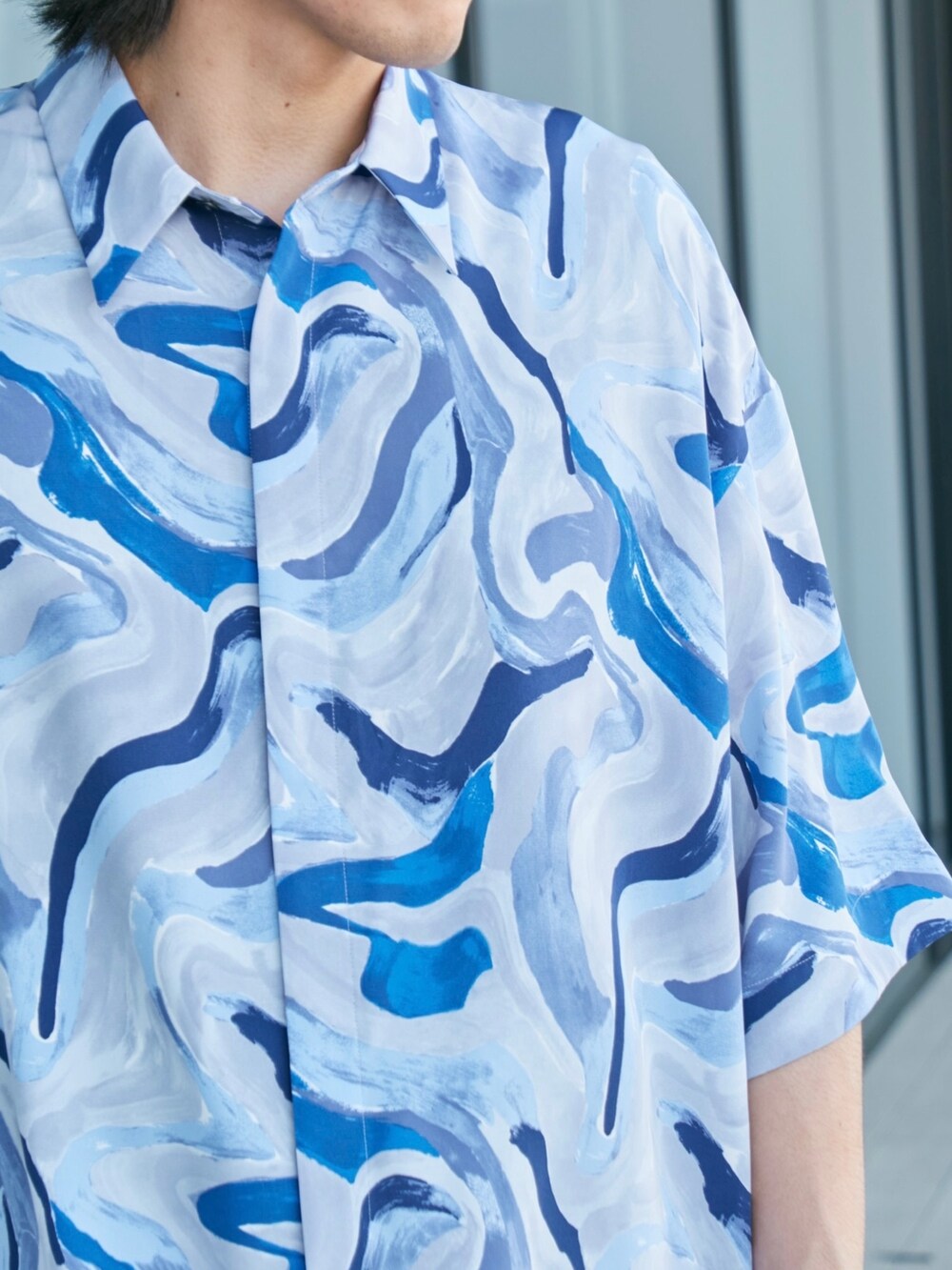 「PUBLIC TOKYOのドローイングオーバーシャツ（シャツ/ブラウス、ブルー系）」を使った、Kosuke Sugitaさん（メンズ・177cm）の夏コーディネートの4枚目の写真
