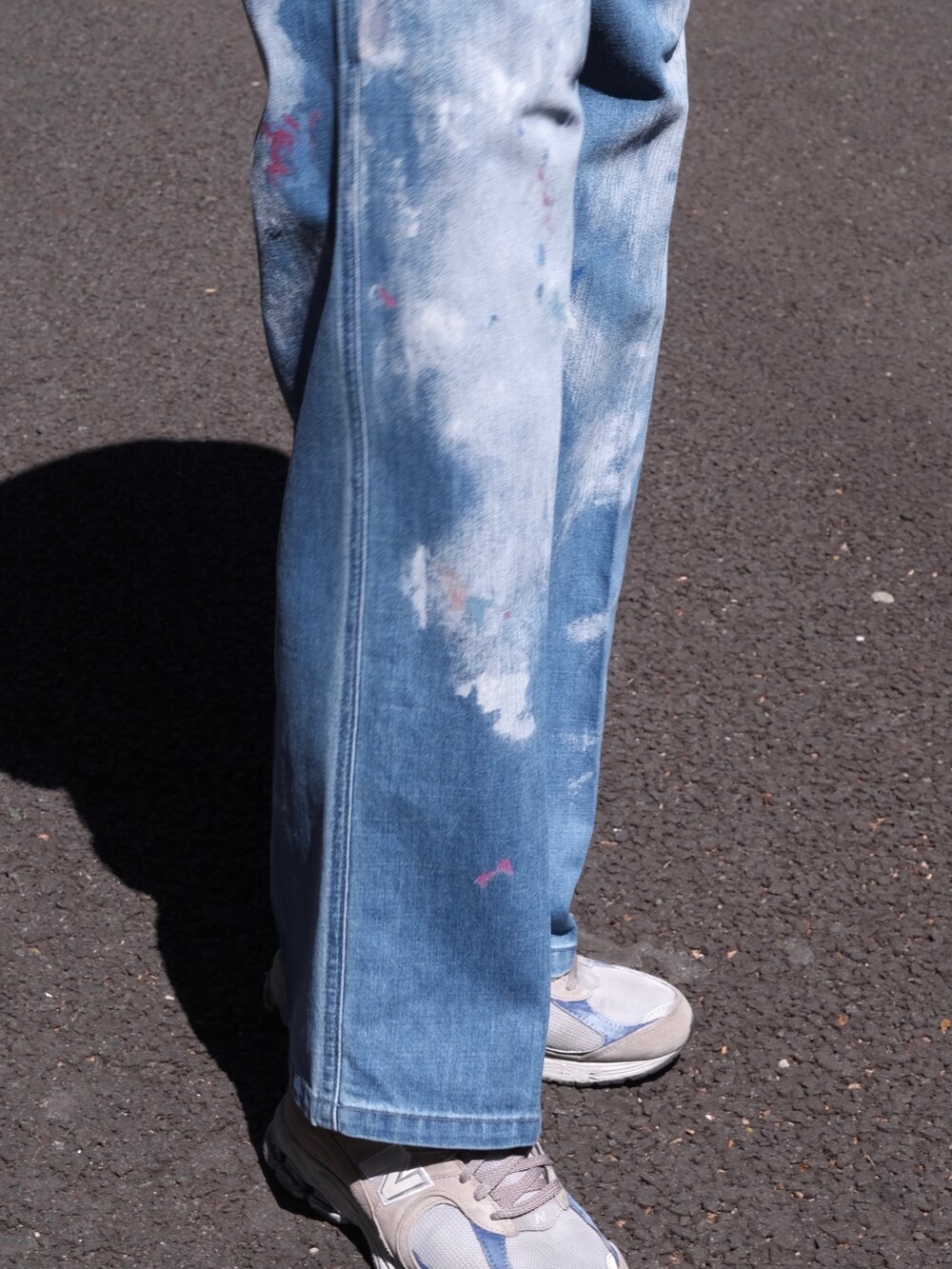 「PUBLIC TOKYOのペイントデニムパンツ（デニムパンツ、ブルー系）」を使った、Kosuke Sugitaさん（メンズ・177cm）の春コーディネートの5枚目の写真