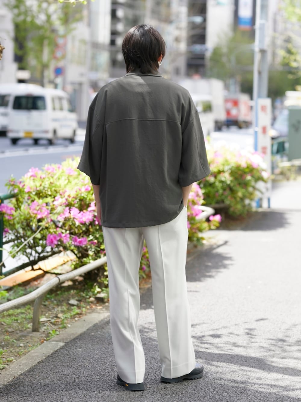 「PUBLIC TOKYOのハイコンフォートショートブルゾン（シャツ/ブラウス、グリーン系）」を使った、Kosuke Sugitaさん（メンズ・177cm）の春コーディネートの3枚目の写真