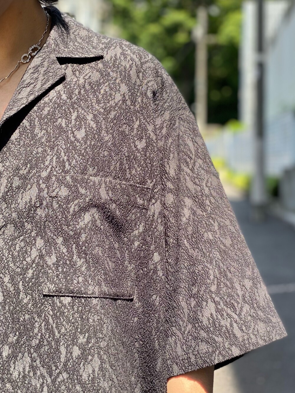 「PUBLIC TOKYOのダークジャガードオープンカラーシャツ（シャツ/ブラウス、ブラック系）」を使った、Kosuke Sugitaさん（メンズ・177cm）の夏コーディネートの5枚目の写真