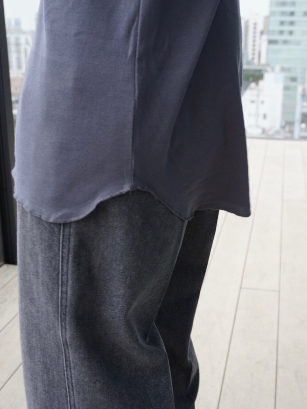 「PUBLIC TOKYOのレイヤードオーバータンクトップ（タンクトップ、グレー系）」を使った、Kosuke Sugitaさん（メンズ・177cm）の春コーディネートの5枚目の写真