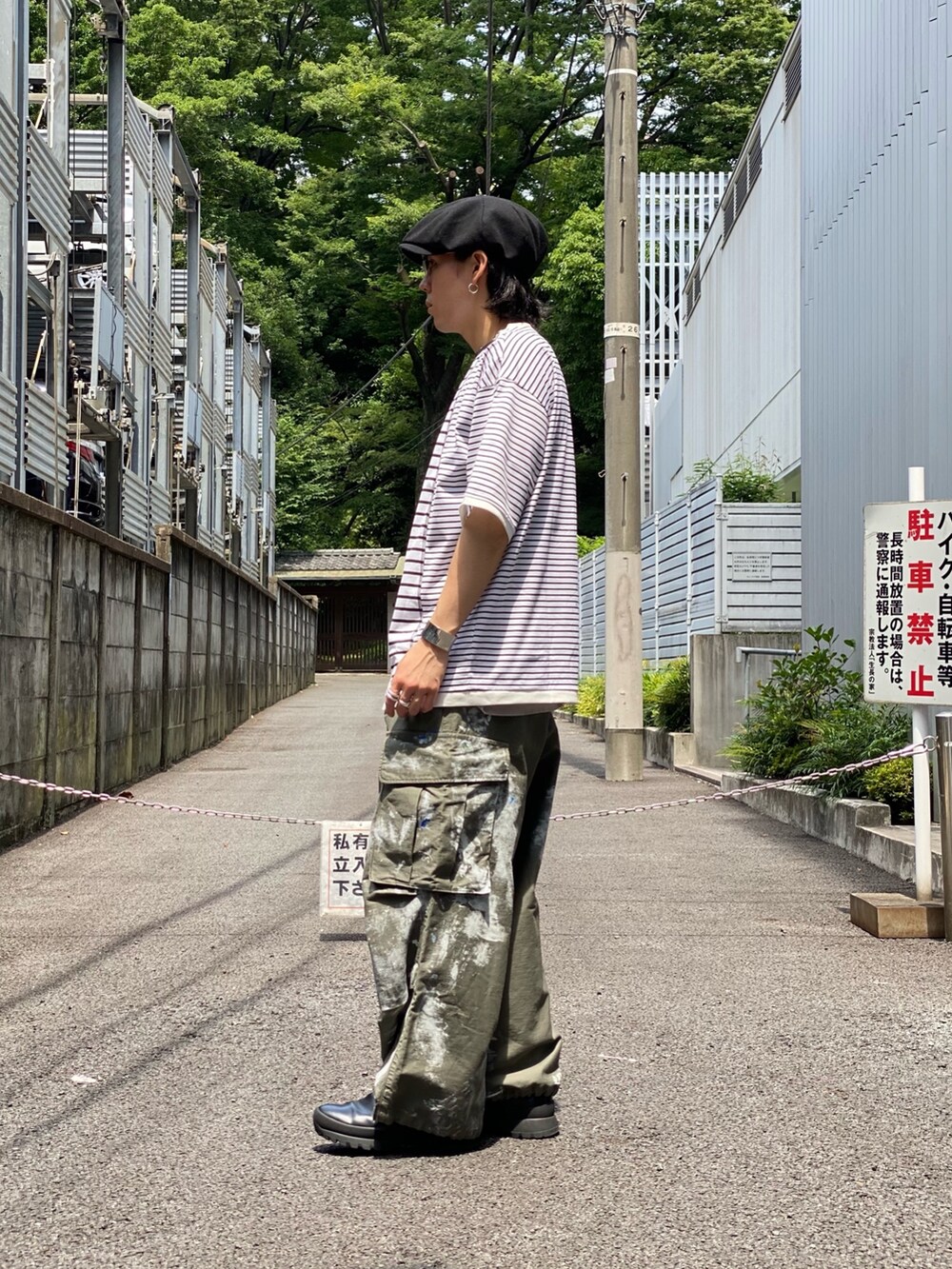 「PUBLIC TOKYOのイレギュラーボーダーTEE（Tシャツ/カットソー、ブラック系）」を使った、Kosuke Sugitaさん（メンズ・177cm）の夏コーディネートの2枚目の写真