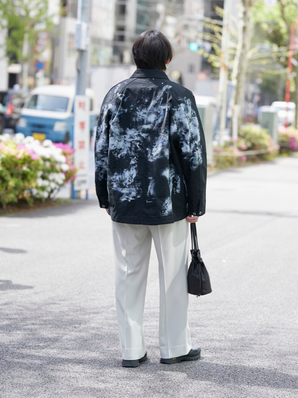 「PUBLIC TOKYOのペイントオーバーカバーオール（カバーオール、ブラック系）」を使った、Kosuke Sugitaさん（メンズ・177cm）の春コーディネートの3枚目の写真