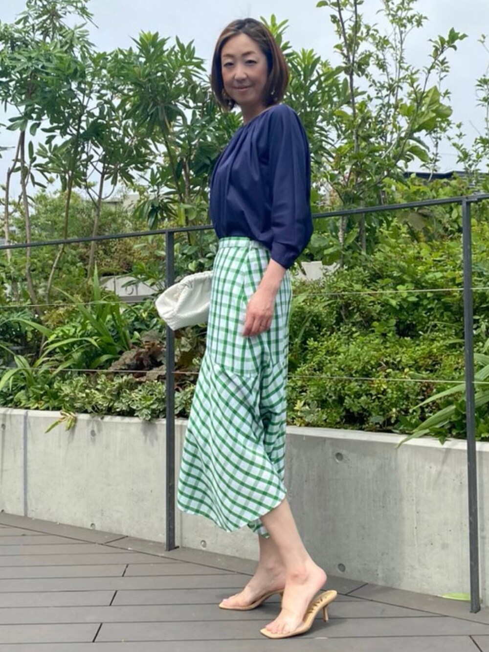 その他のTシャツ/カットソー、グリーン系のスカート、グリーン系のスカートを着用したレディースの夏コーディネートの2枚目の写真