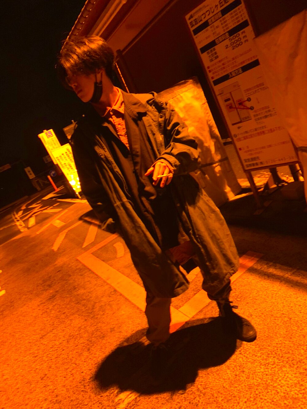 「古着、ミリタリー、オレンジ、大人カジュアル、長袖シャツ、カーゴパンツ、ミリタリージャケット、古着MIX、ミリタリーパンツ、ストリートMIX、古着コーデ、秋冬コーデ、古着好きな人と繋がりたい、秋🍁コーデ、コンバース」｜「no brandのそこら辺で買った（ミリタリージャケット、グリーン系）」を使った、iceman114514さん（メンズ・170cm）の秋コーディネートの3枚目の写真
