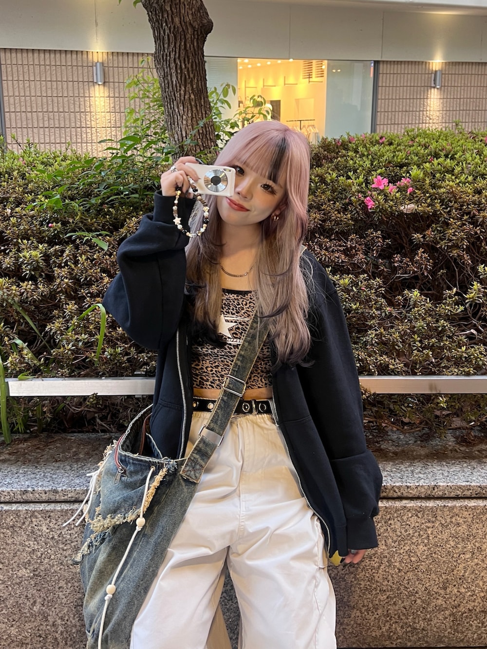 タンクトップを使った「平成ギャル」の人気ファッションコーディネート