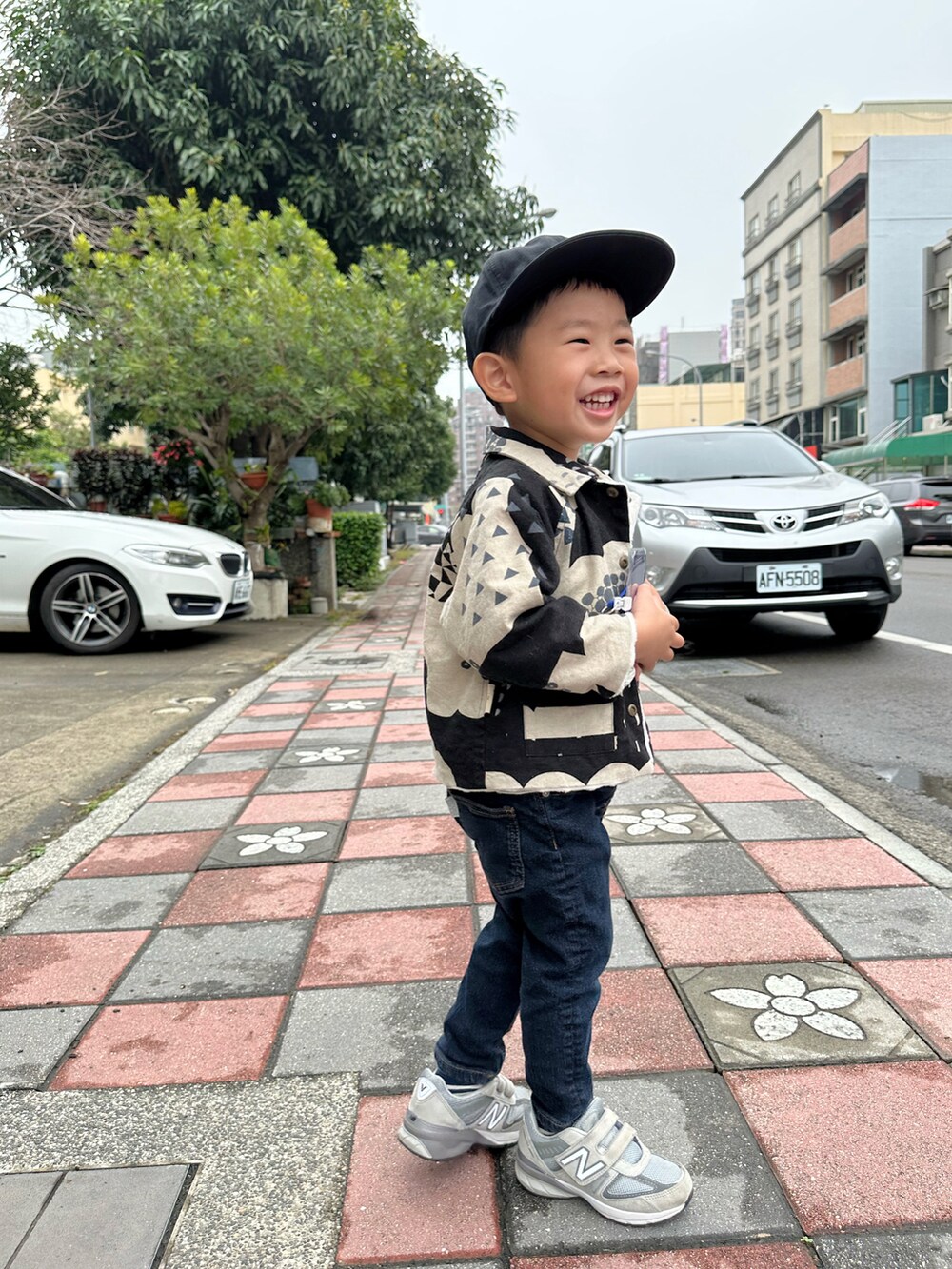 「COLEMANのアイテム（キャップ、ブラック系）」を使った、housebabypresleyさん（キッズ・100cm）の冬コーディネートの2枚目の写真