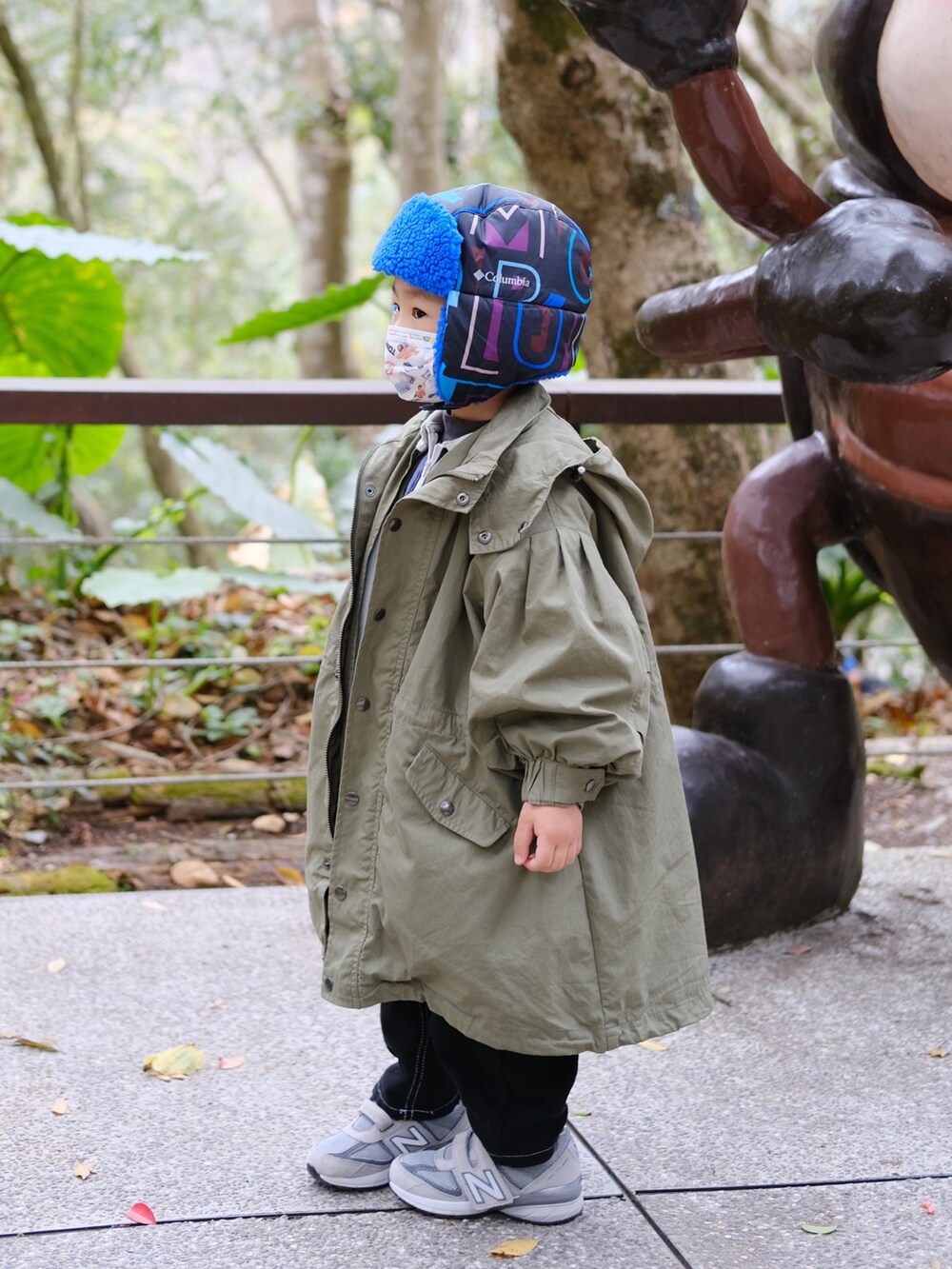 「Columbiaのアイテム（ニットキャップ/ビーニー、ブルー系）」を使った、housebabypresleyさん（キッズ・100cm）の冬コーディネートの2枚目の写真