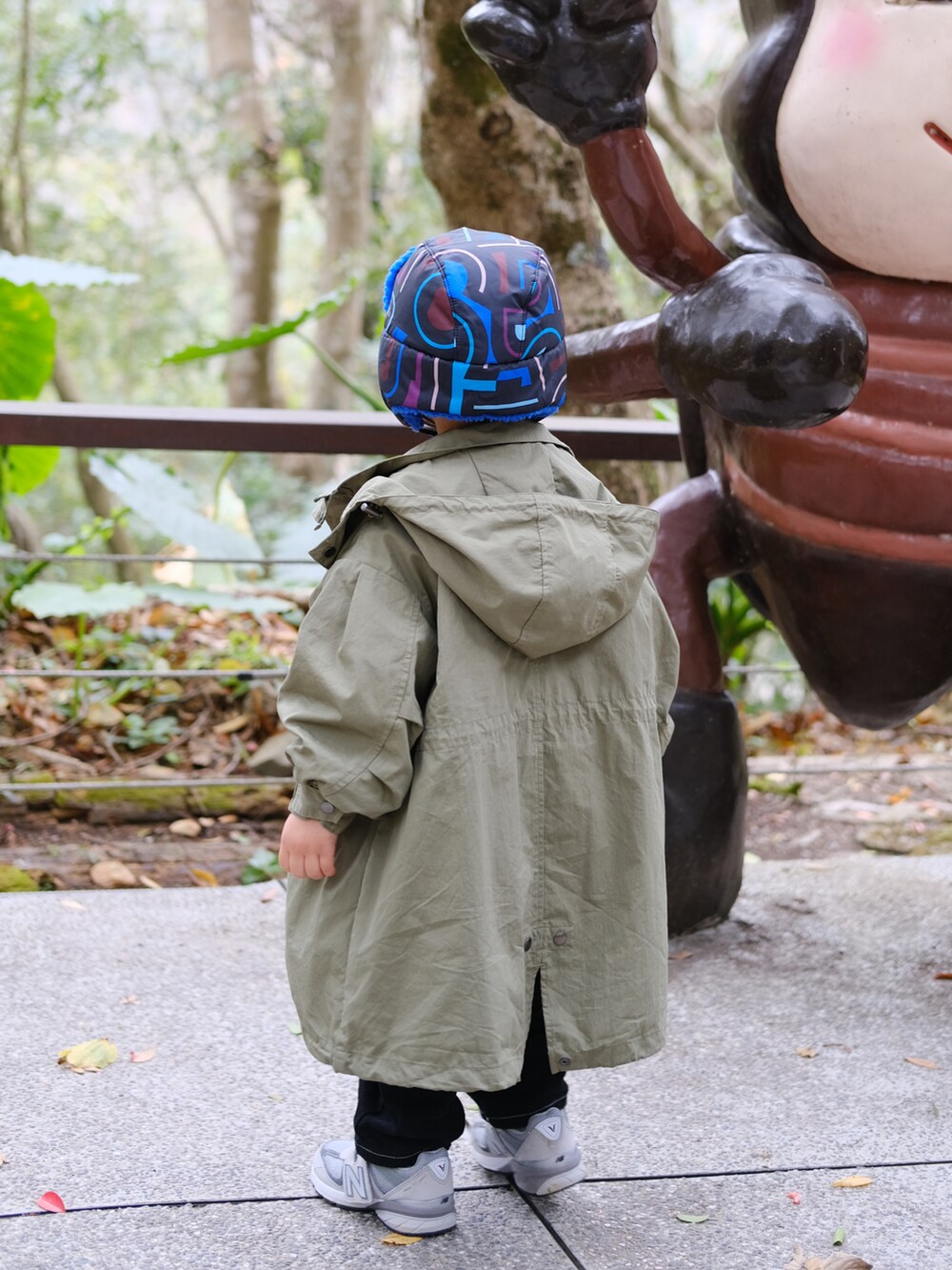 「Columbiaのアイテム（ニットキャップ/ビーニー、ブルー系）」を使った、housebabypresleyさん（キッズ・100cm）の冬コーディネートの3枚目の写真