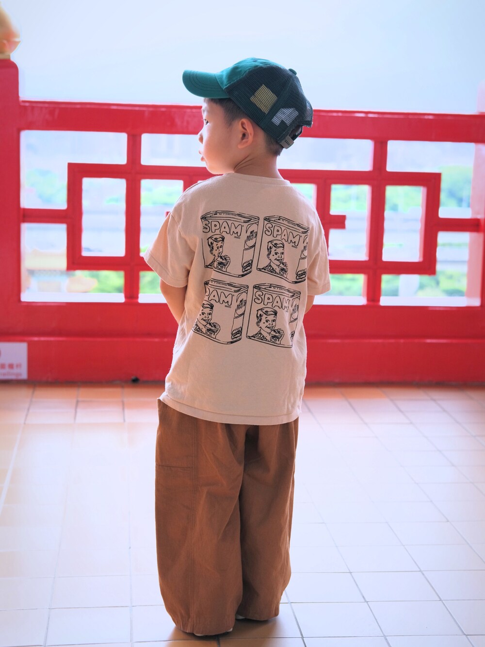 「BREEZEのアイテム（Tシャツ/カットソー、ベージュ系）」を使った、housebabypresleyさん（キッズ・100cm）の夏コーディネートの2枚目の写真